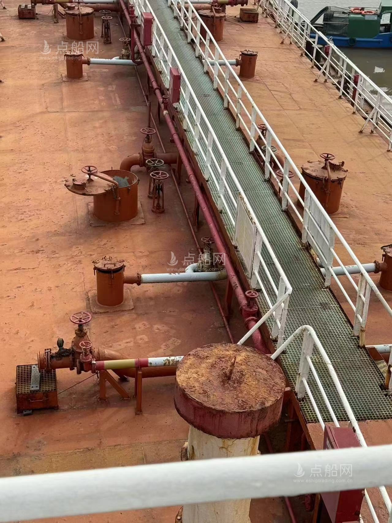 出售3388吨成品油船