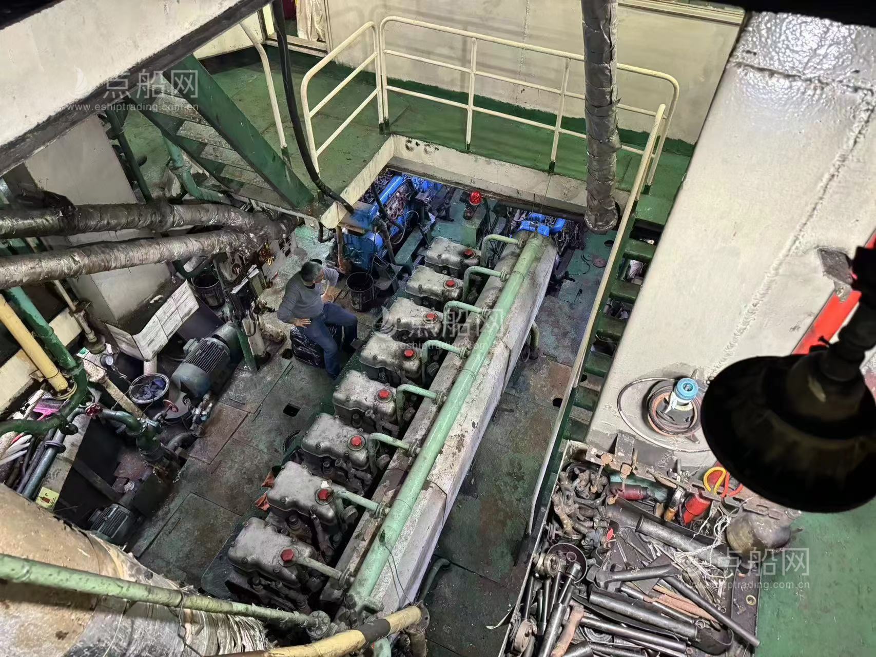 出售3388吨成品油船