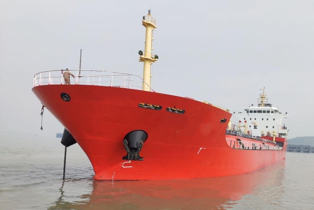 出售7500吨成品油船