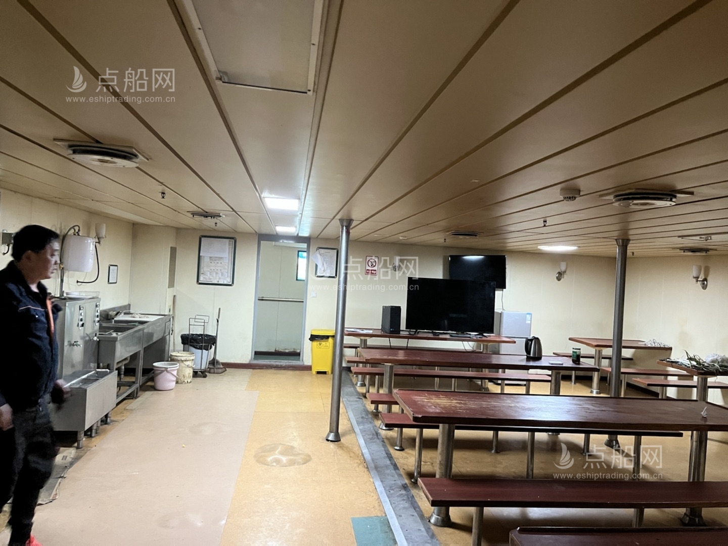 出售1128人客滚船