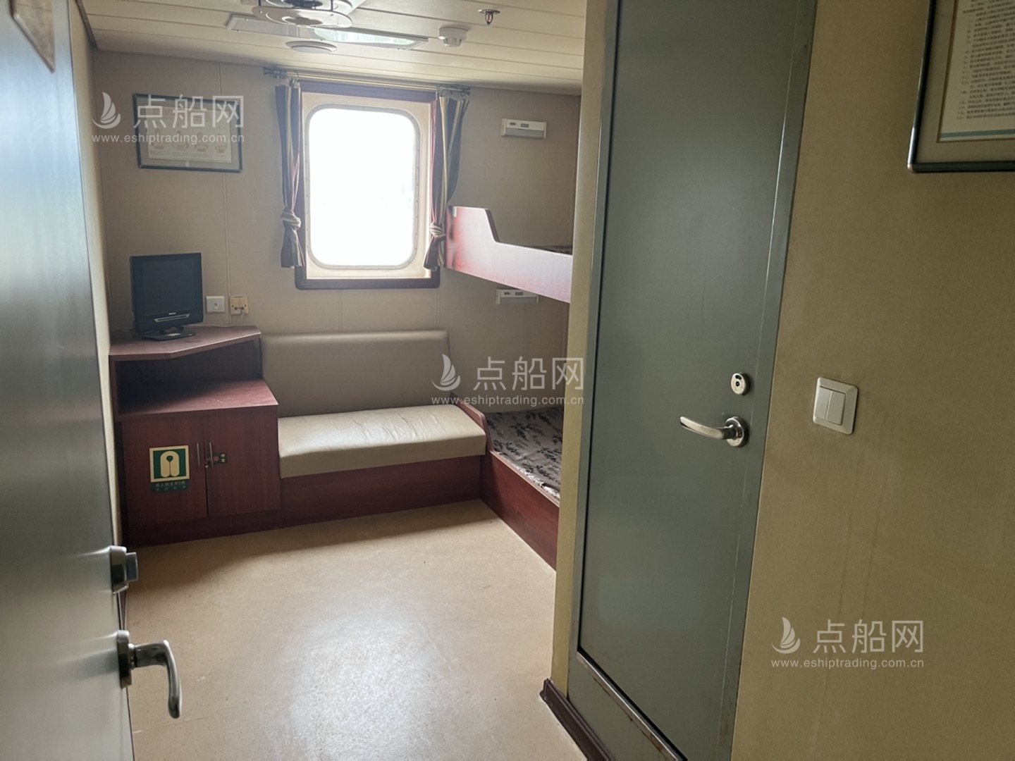 出售1128人客滚船