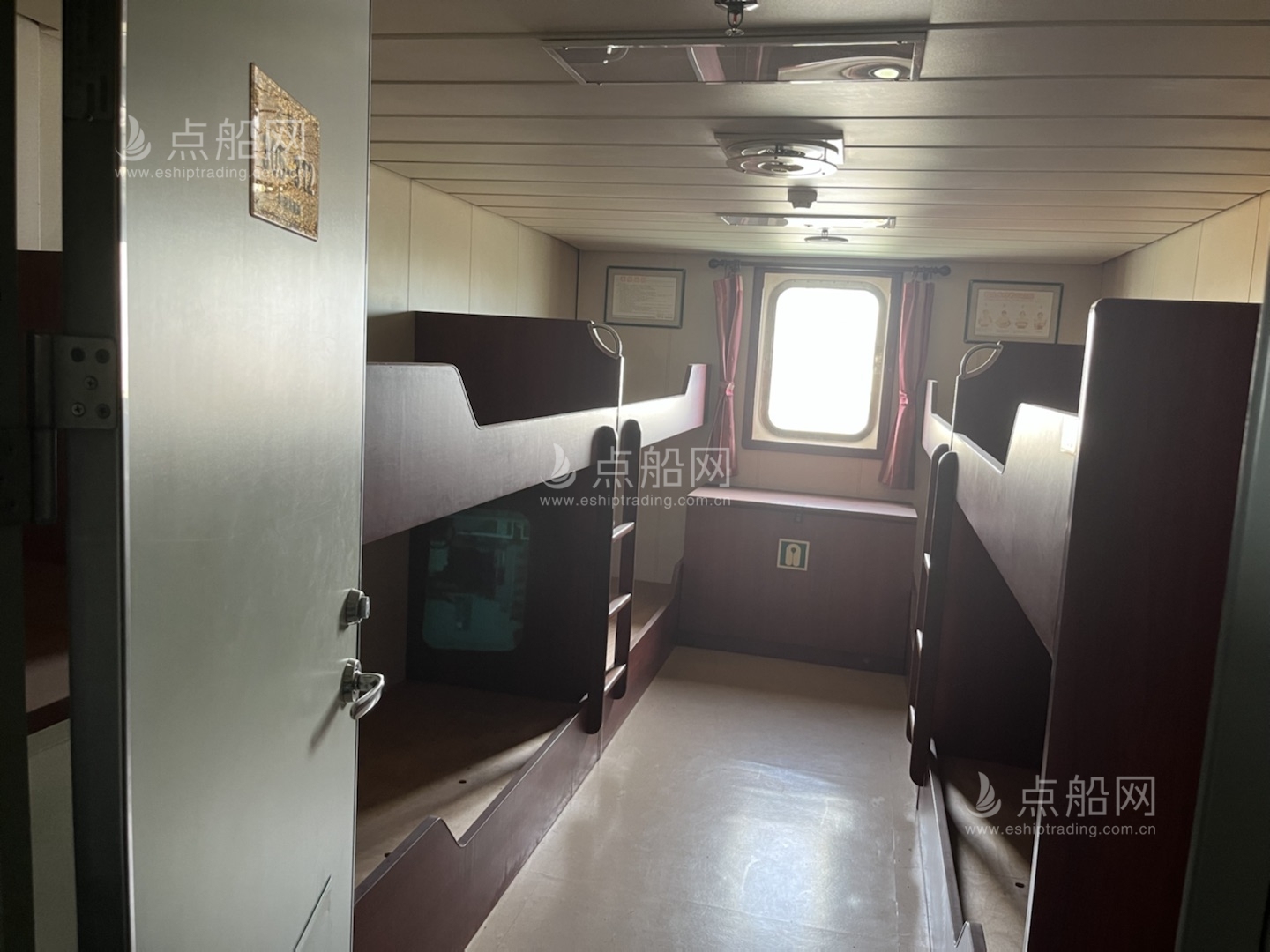 出售1128人客滚船