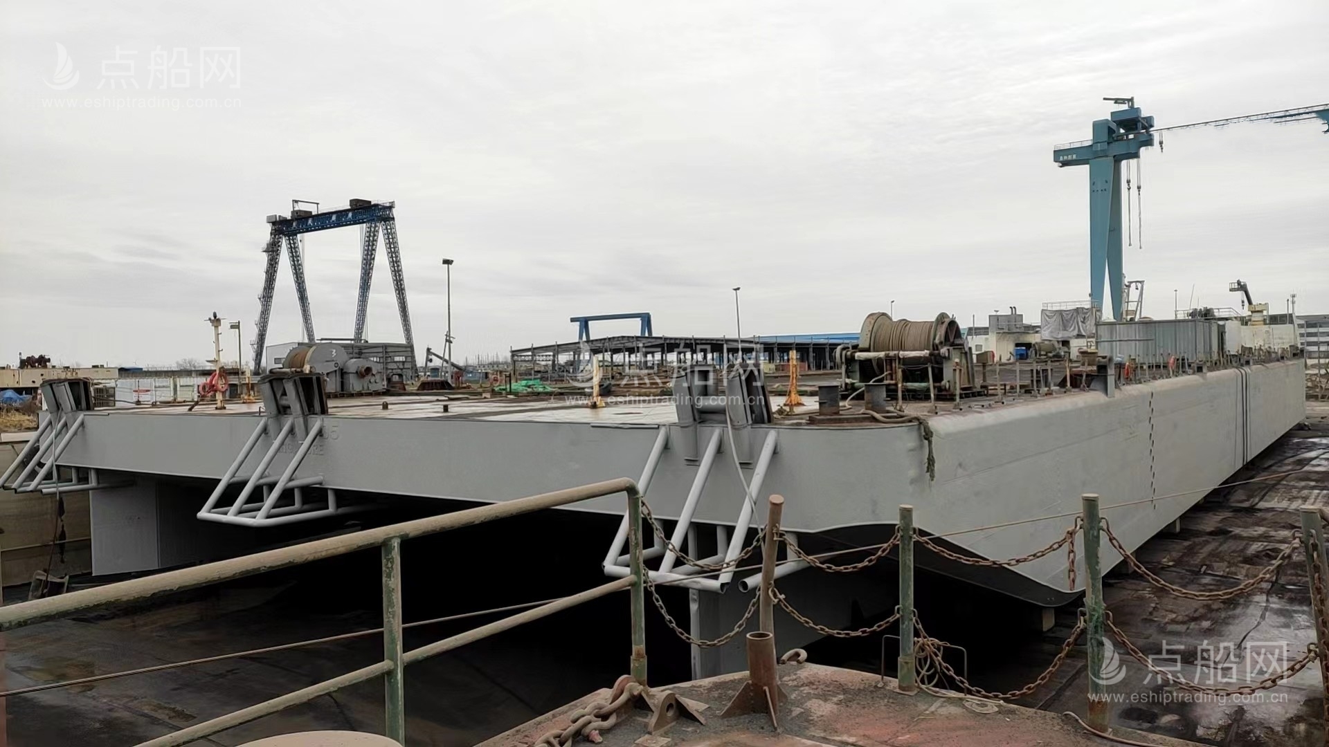 出售340尺无动力驳船