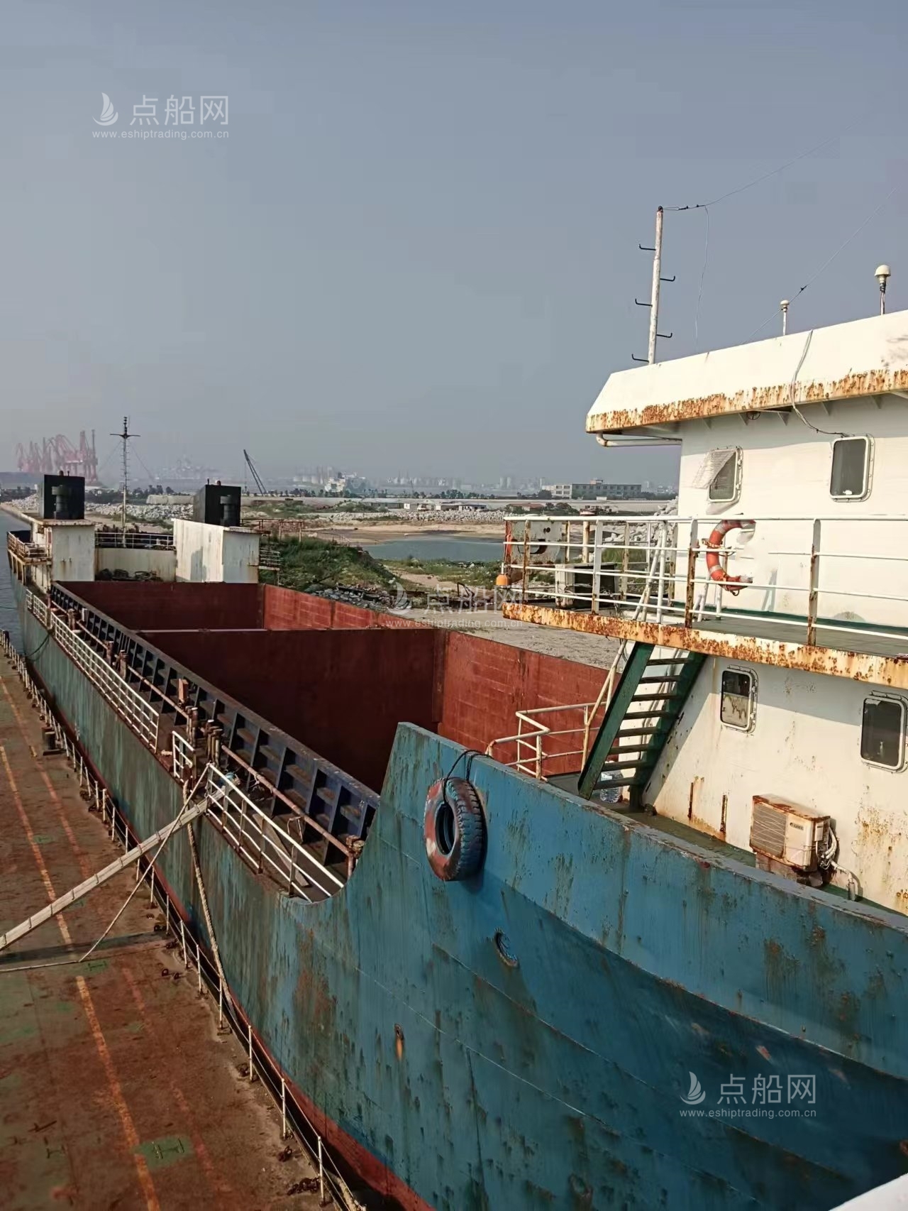 出售252箱集装箱船