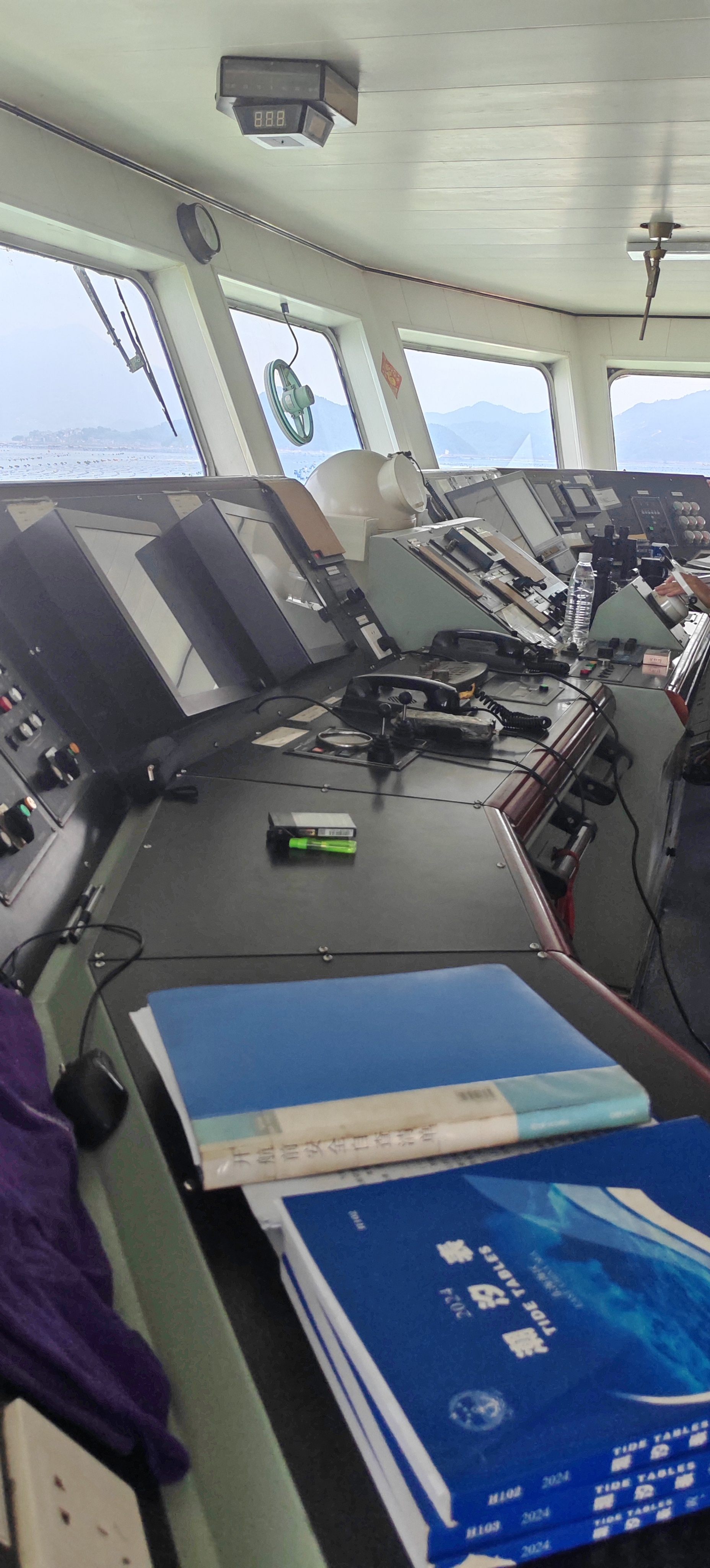 出售9860吨散货船