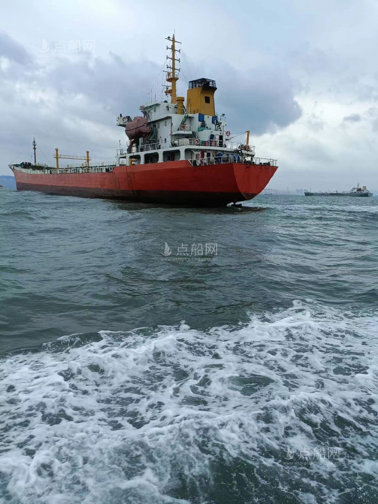 出售7000吨成品油船