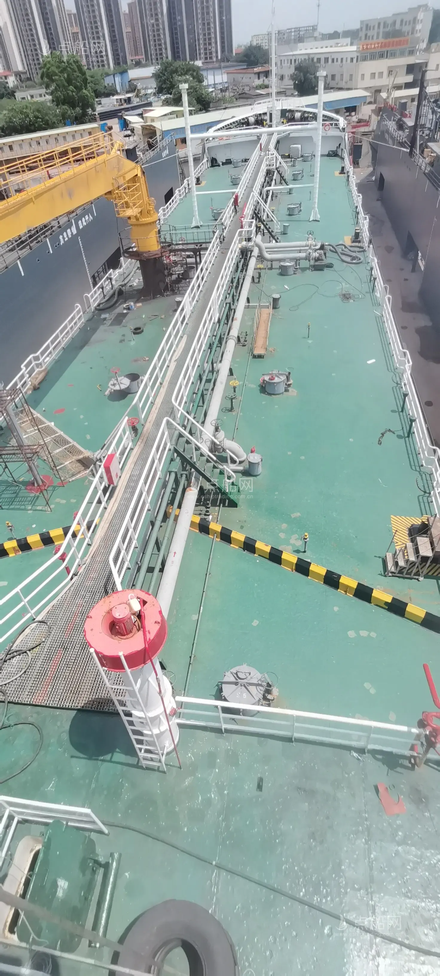 出售3052吨成品油船