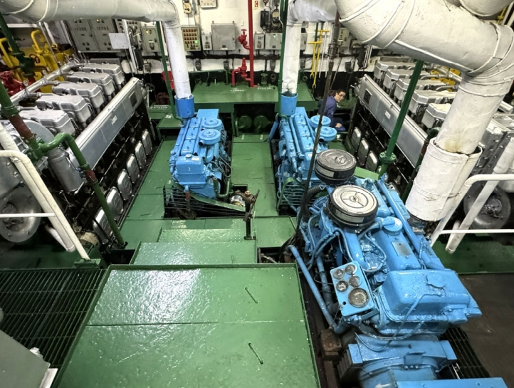 出售1500吨化学品船