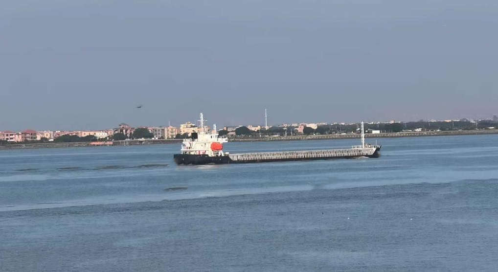 出售5300吨散货船