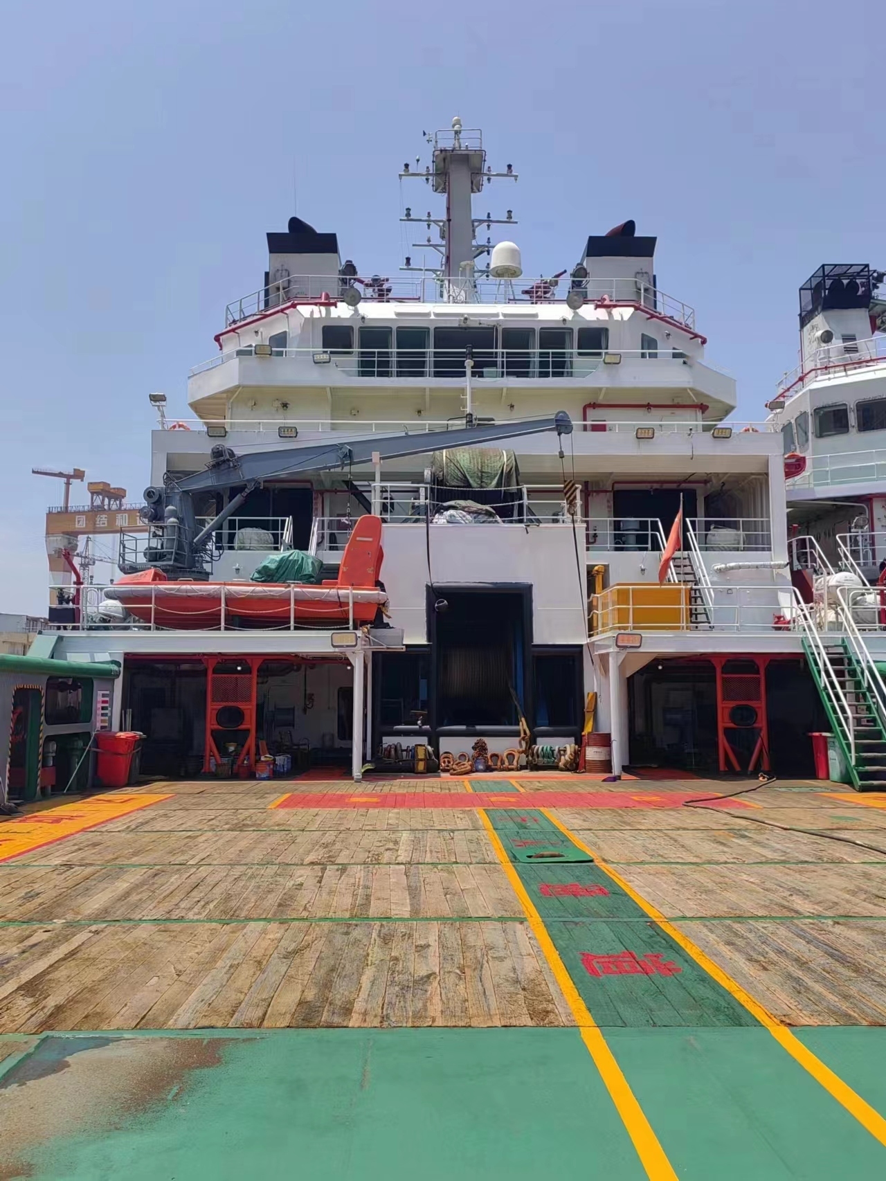 出售10880马力三用拖轮