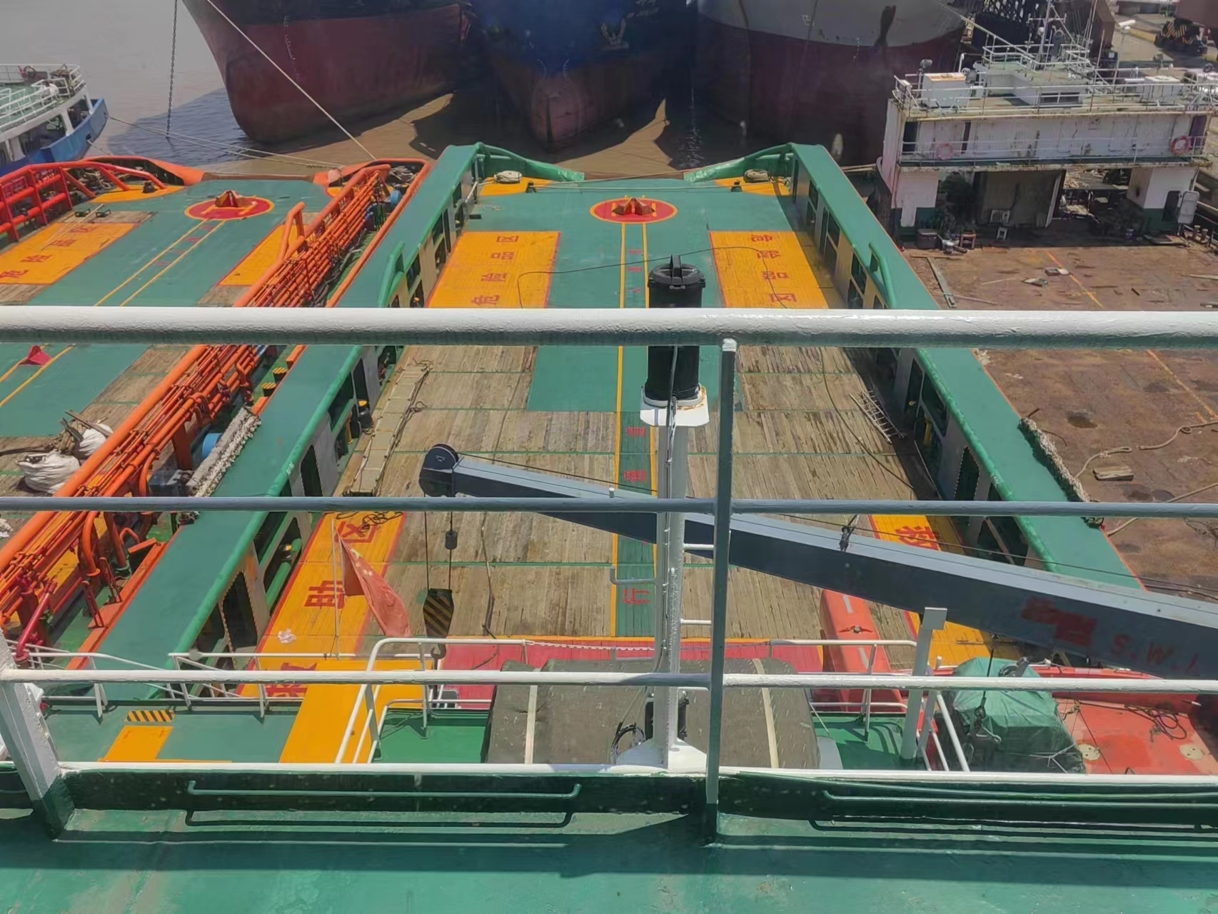 出售10880马力三用拖轮