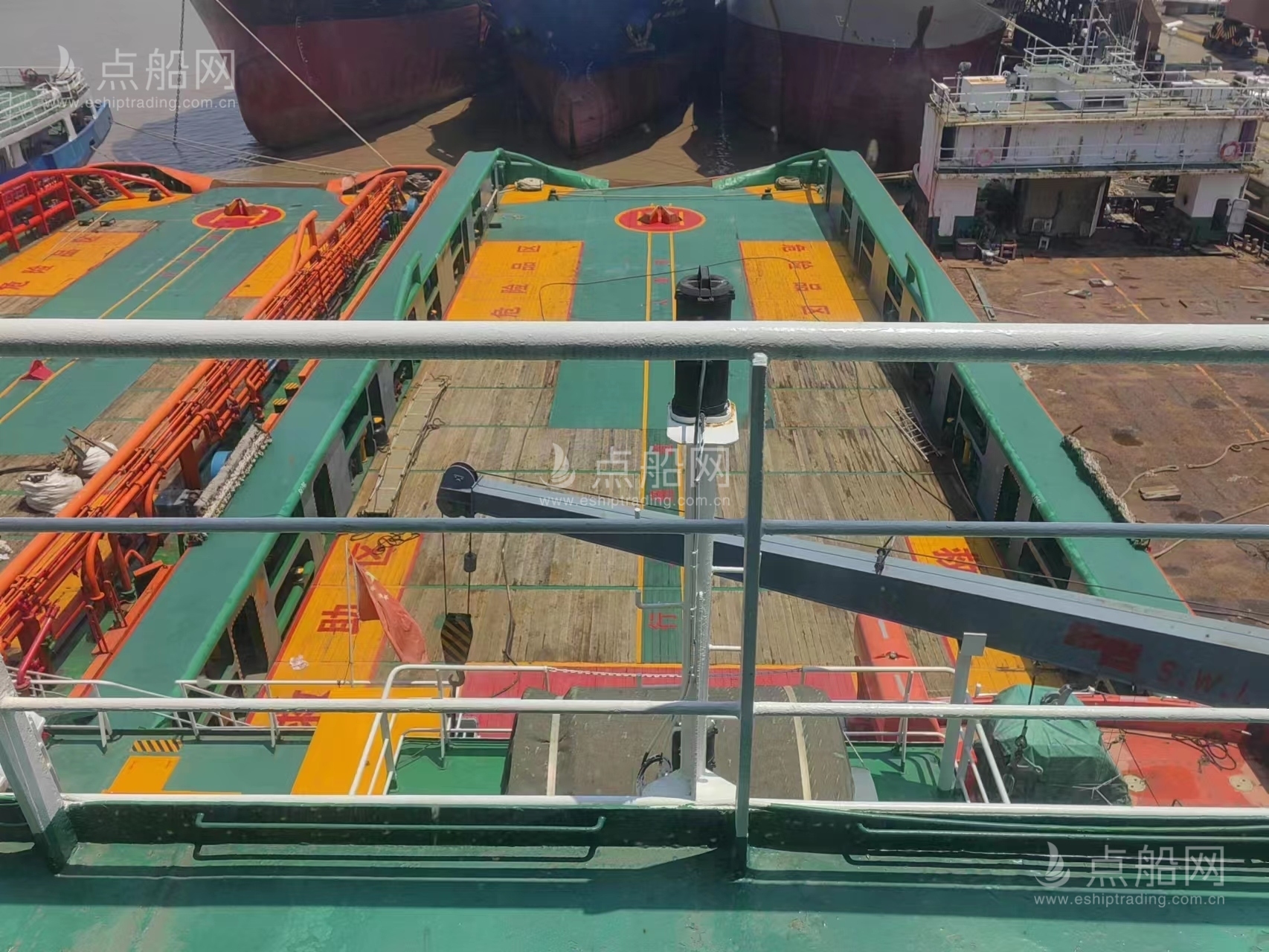 出售10880马力三用拖轮