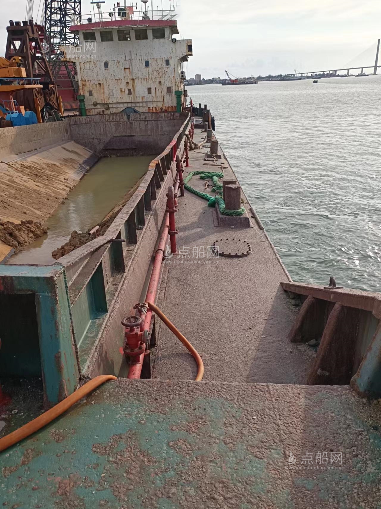 出售1400m³开体泥驳