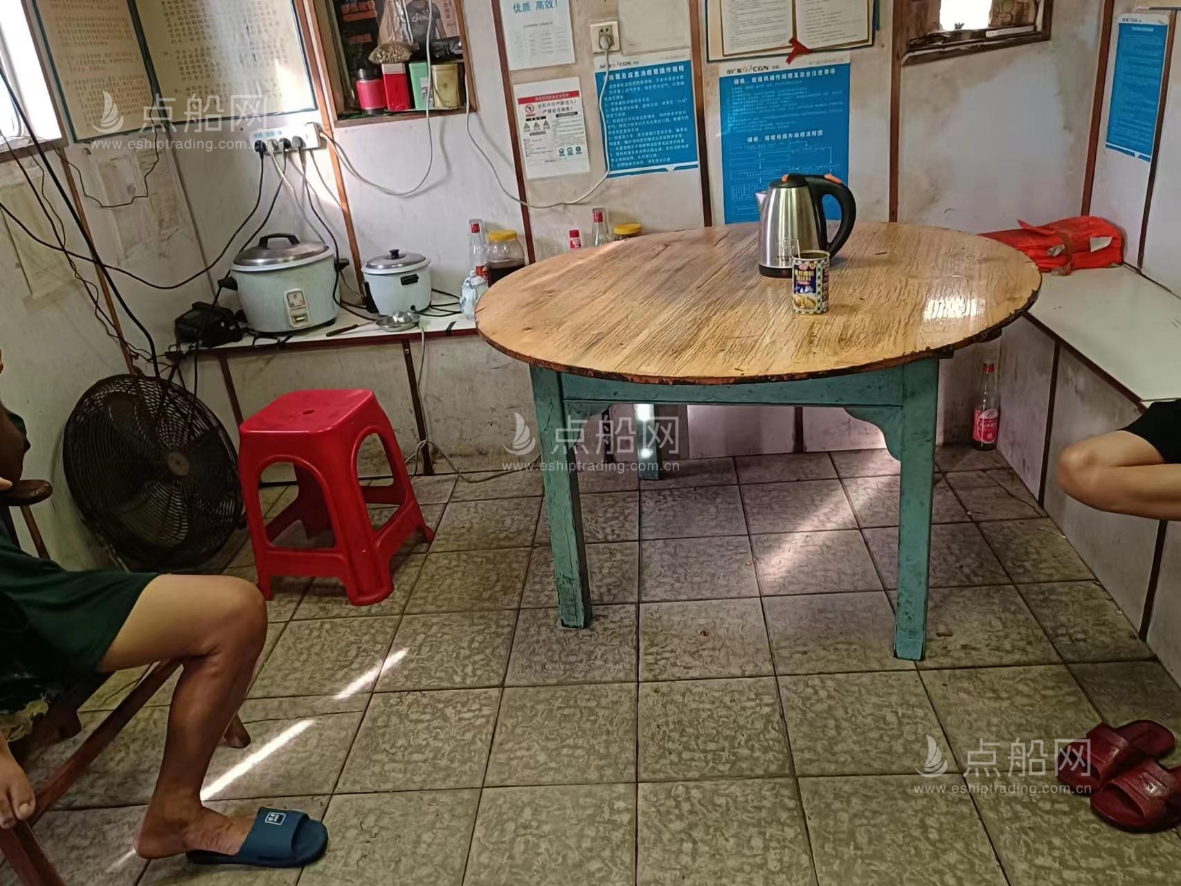 出售1400m³开体泥驳