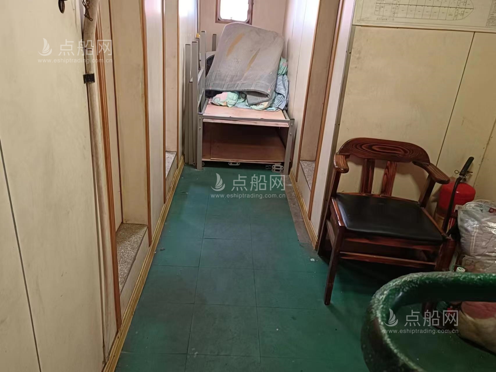 出售1400m³开体泥驳