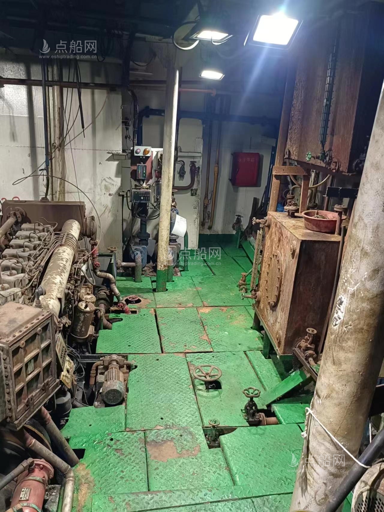 出售1400m³开体泥驳