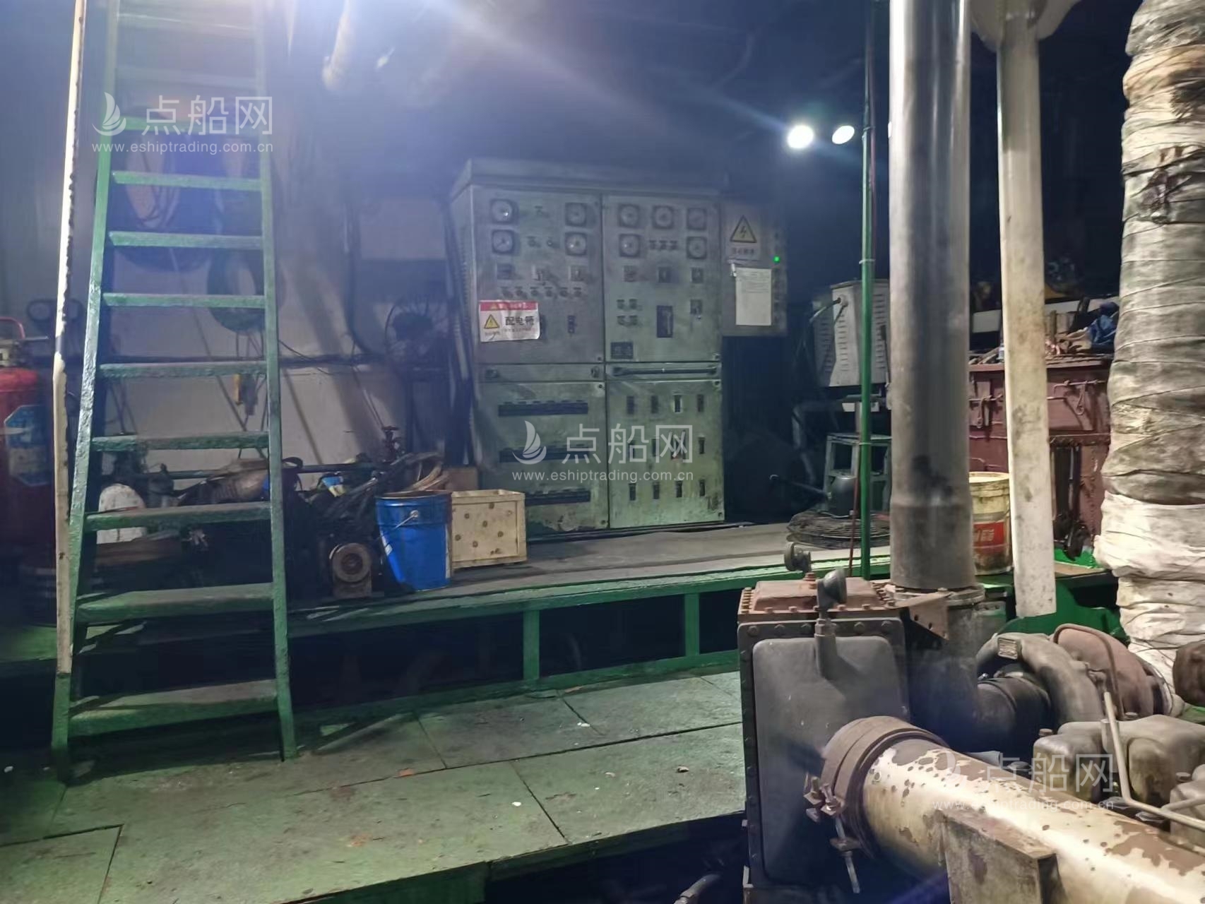 出售1400m³开体泥驳