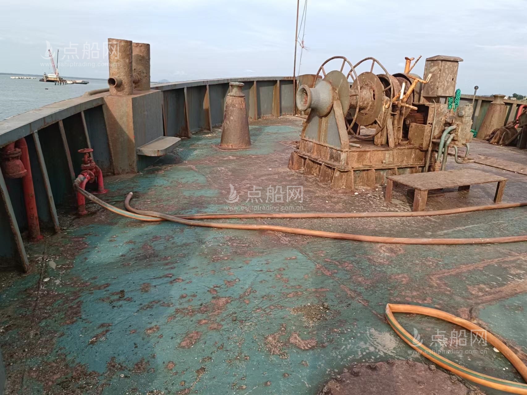 出售1400m³开体泥驳