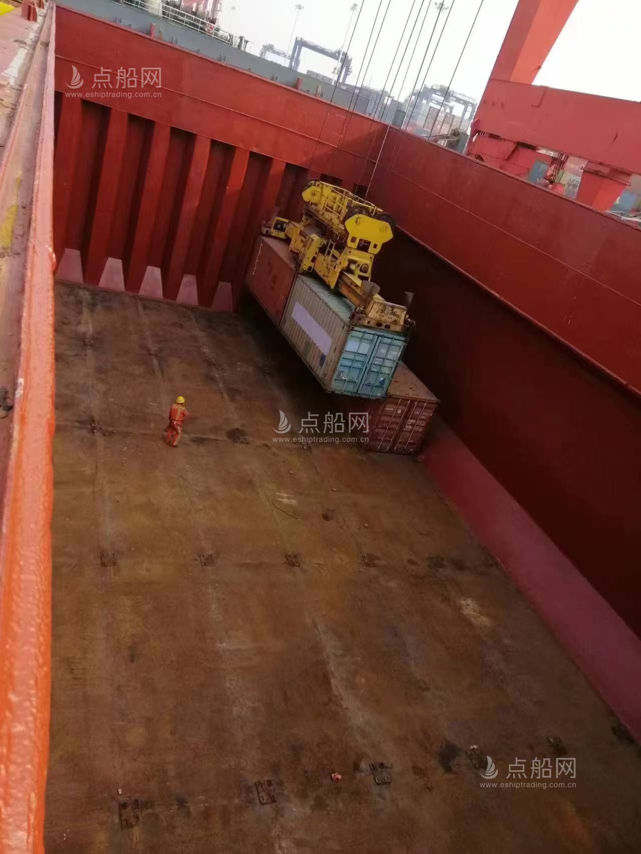 出售734箱集装箱船