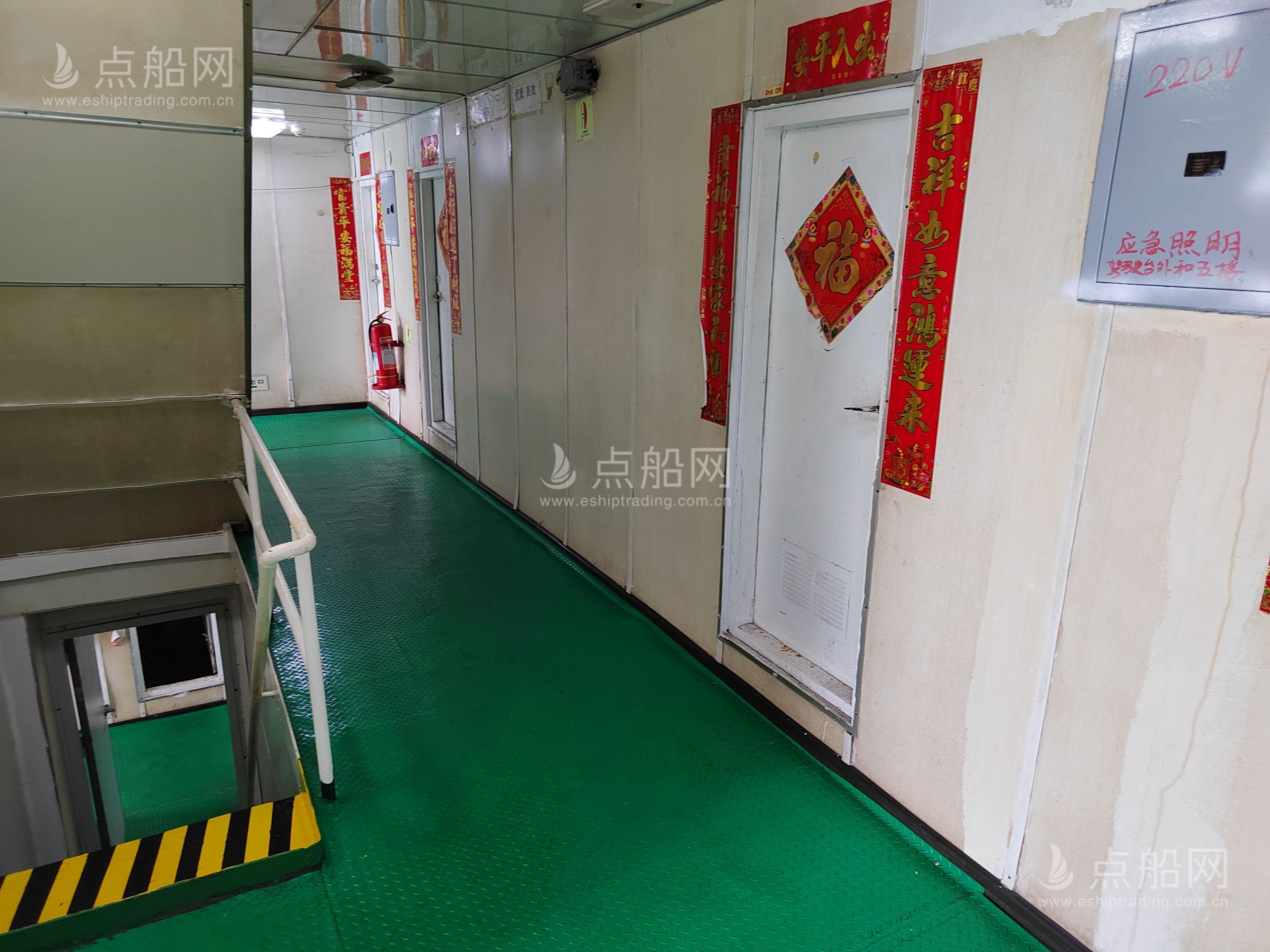 出售550箱集装箱船