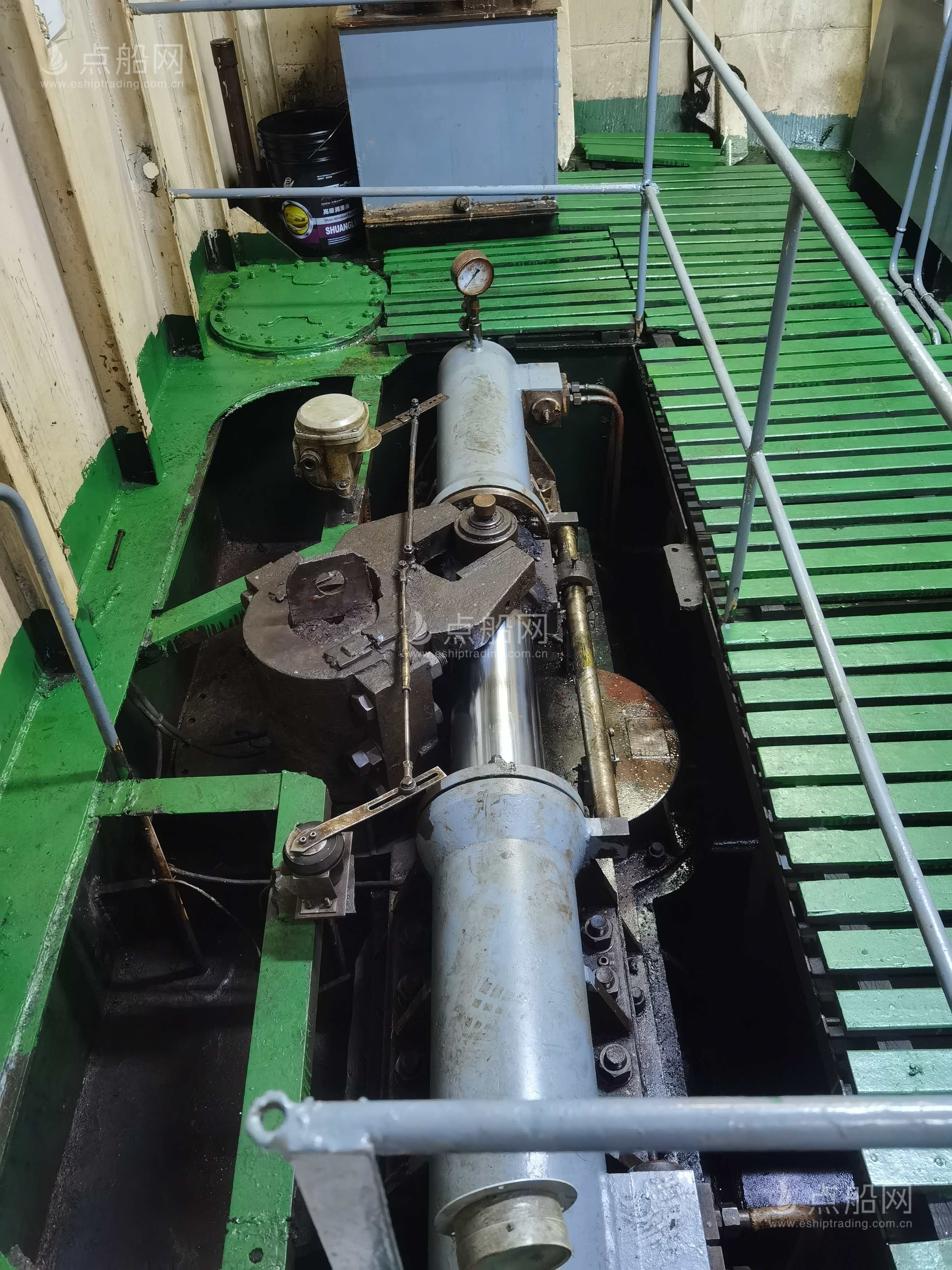 出售2440吨成品油船