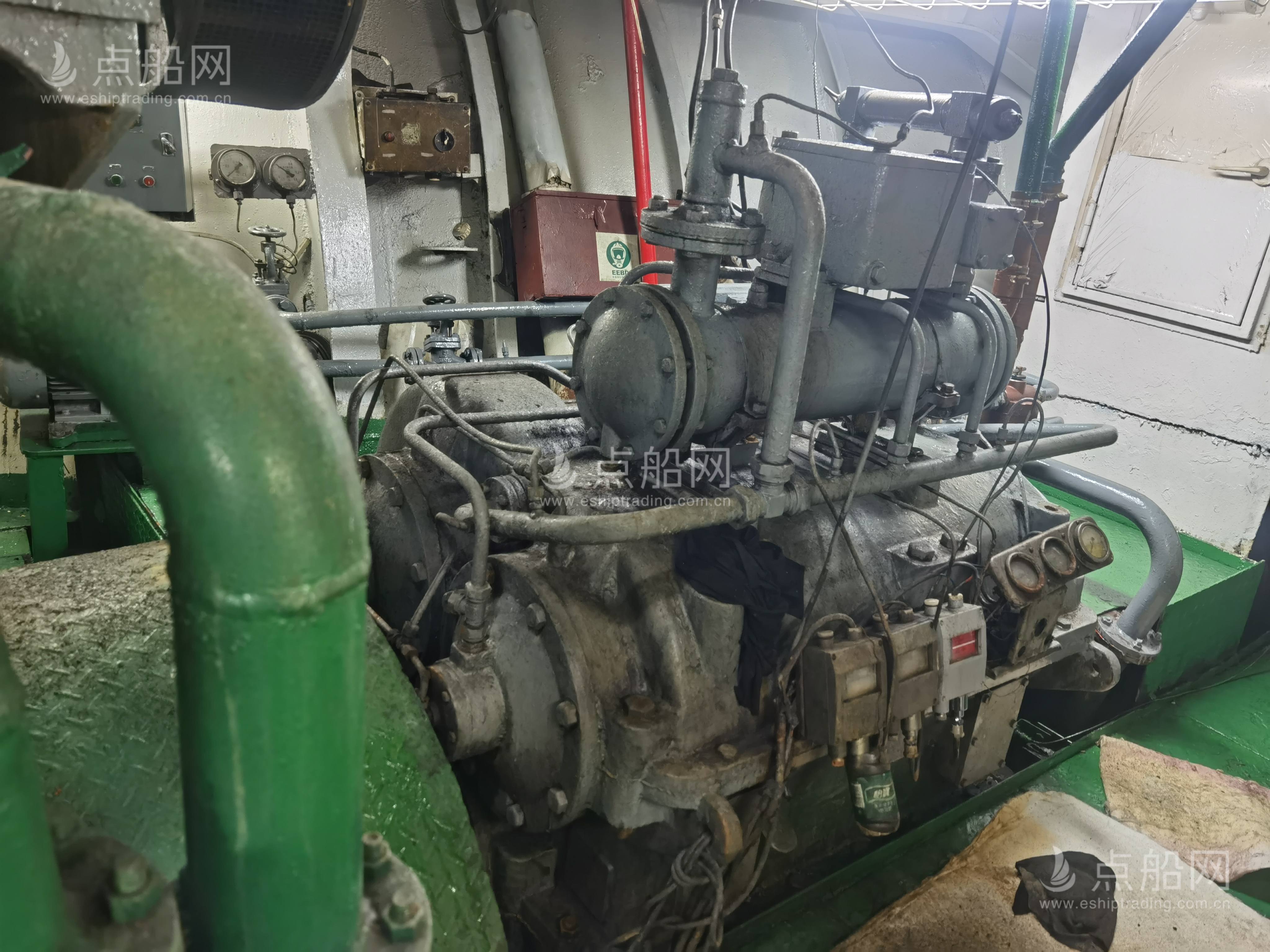 出售2440吨成品油船