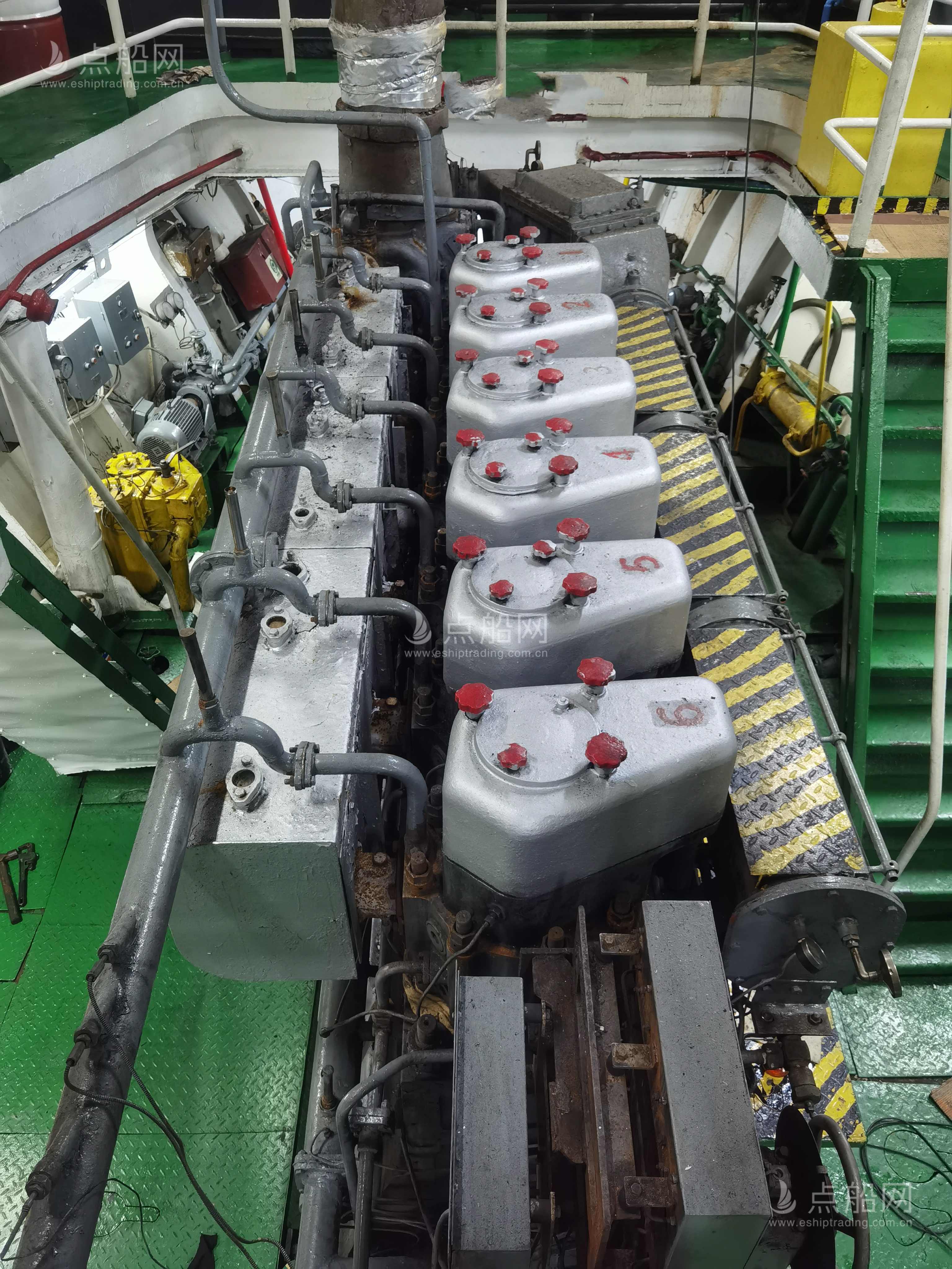 出售2440吨成品油船