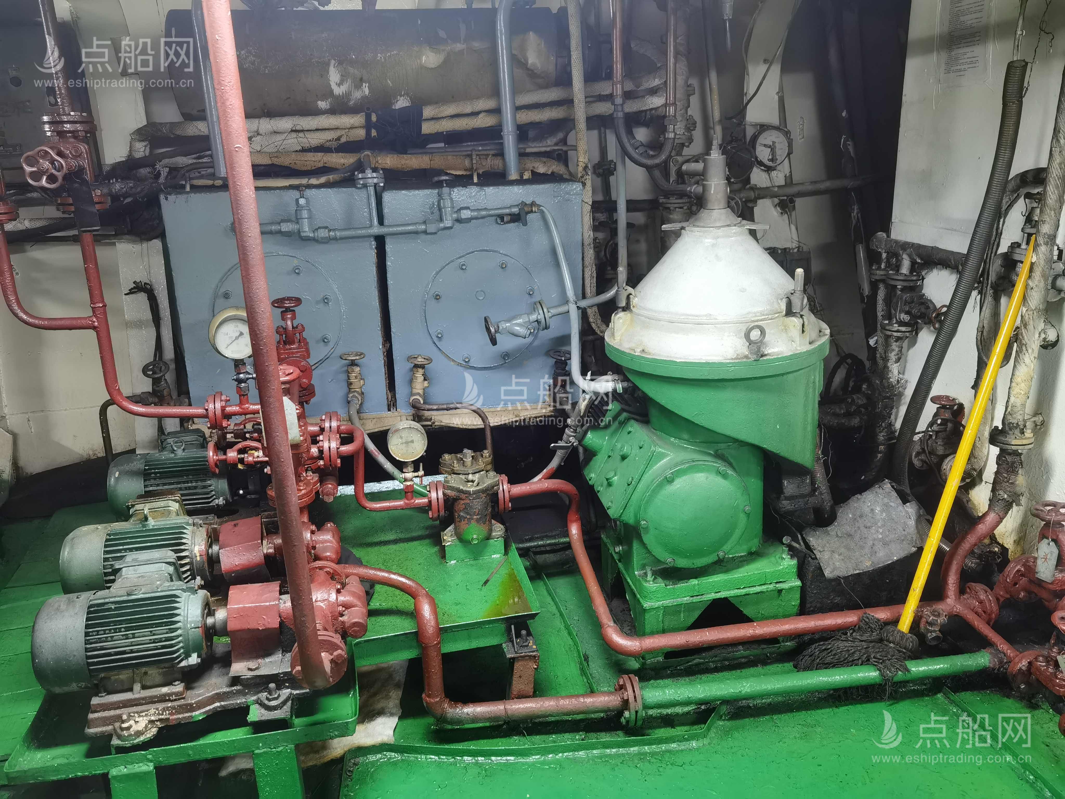 出售2440吨成品油船