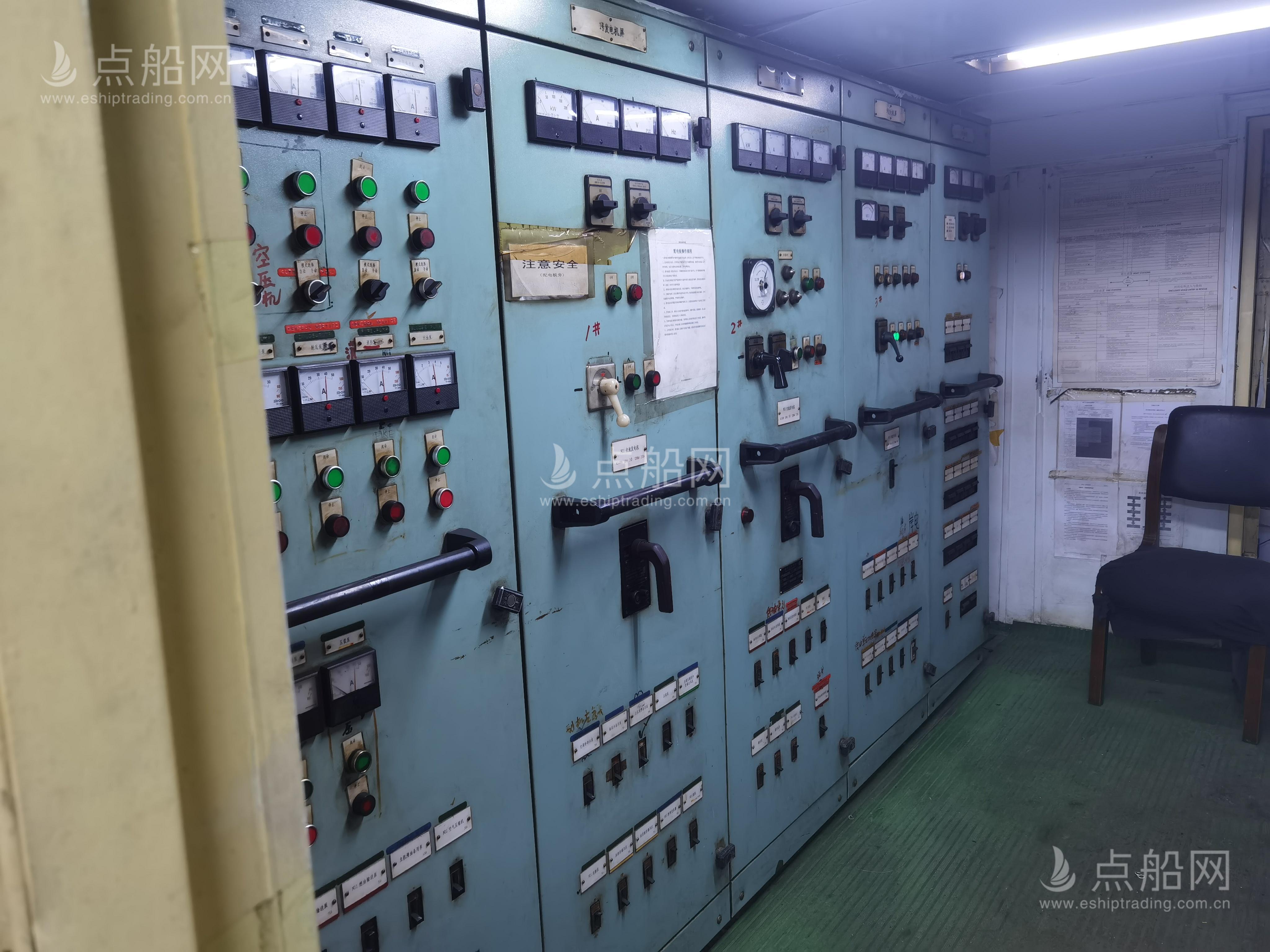 出售2440吨成品油船