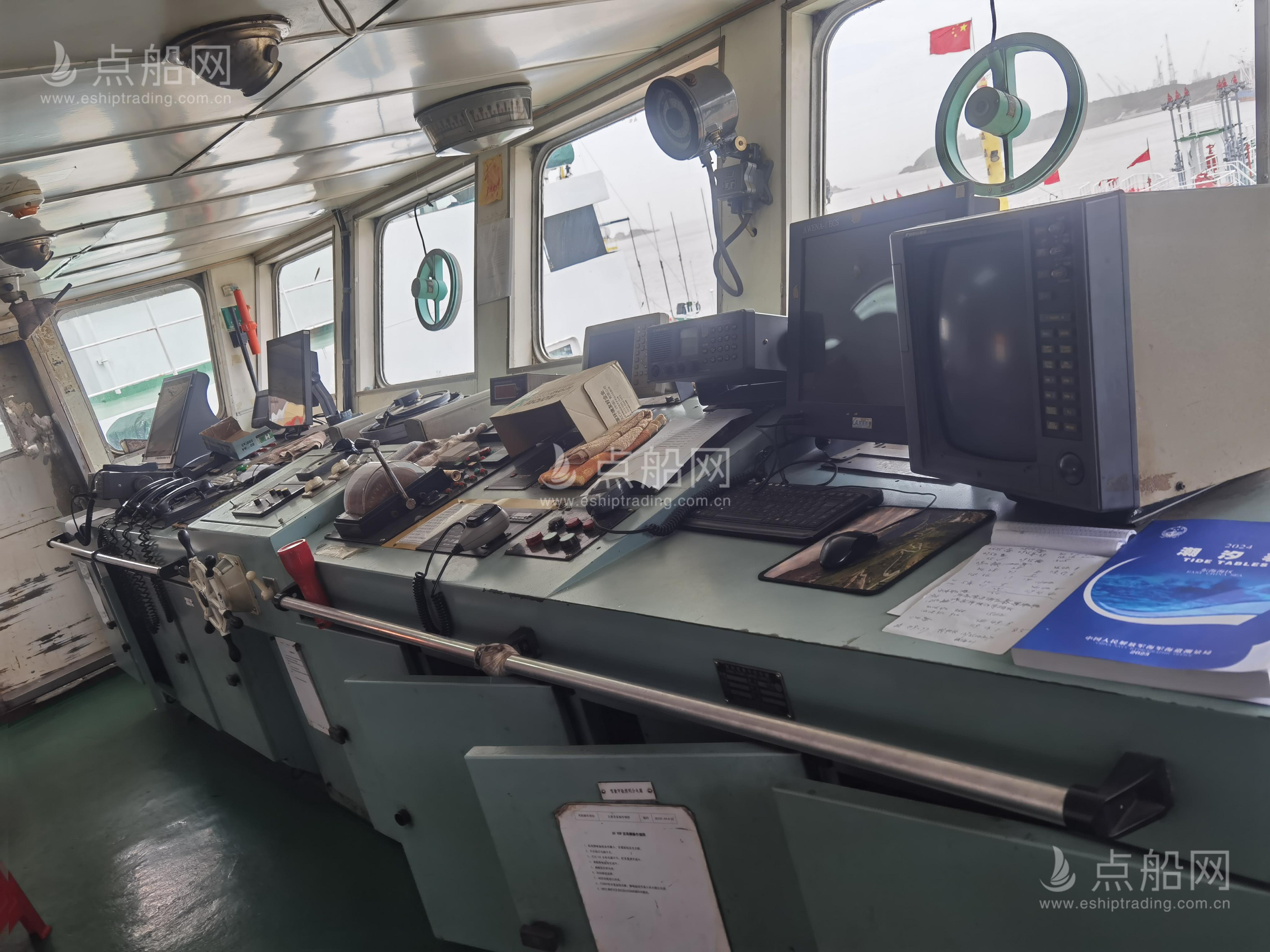 出售2440吨成品油船