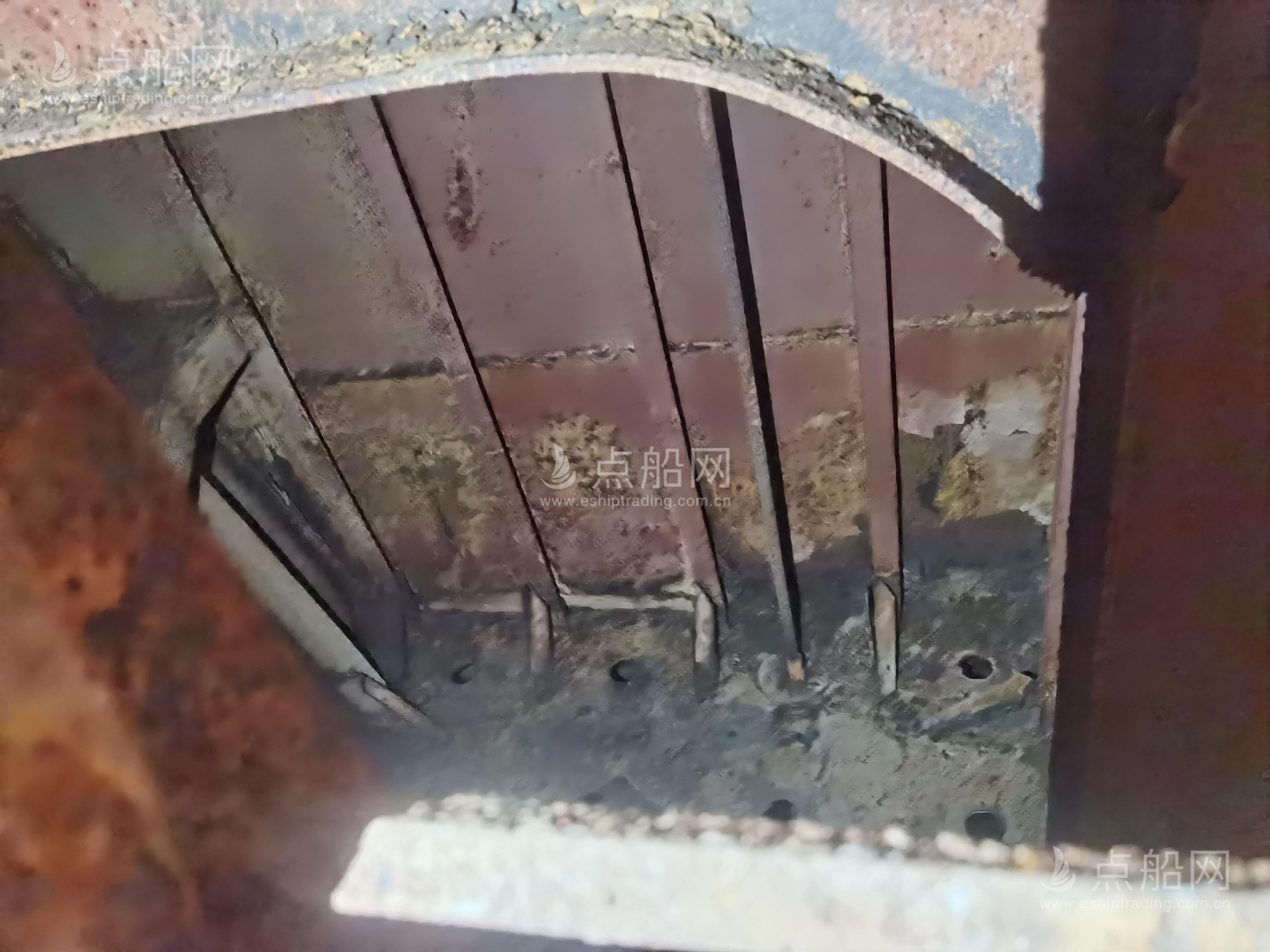 出售2440吨成品油船