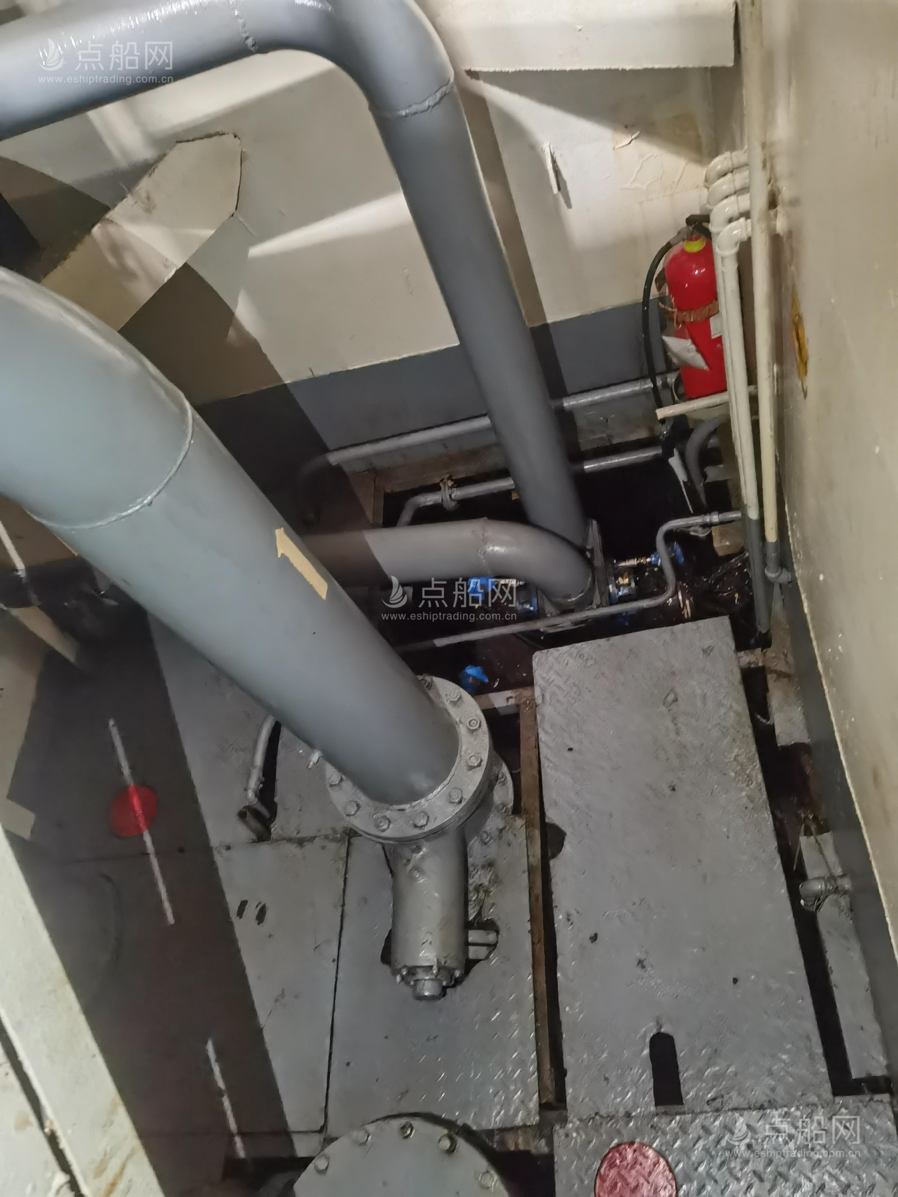 出售2440吨成品油船