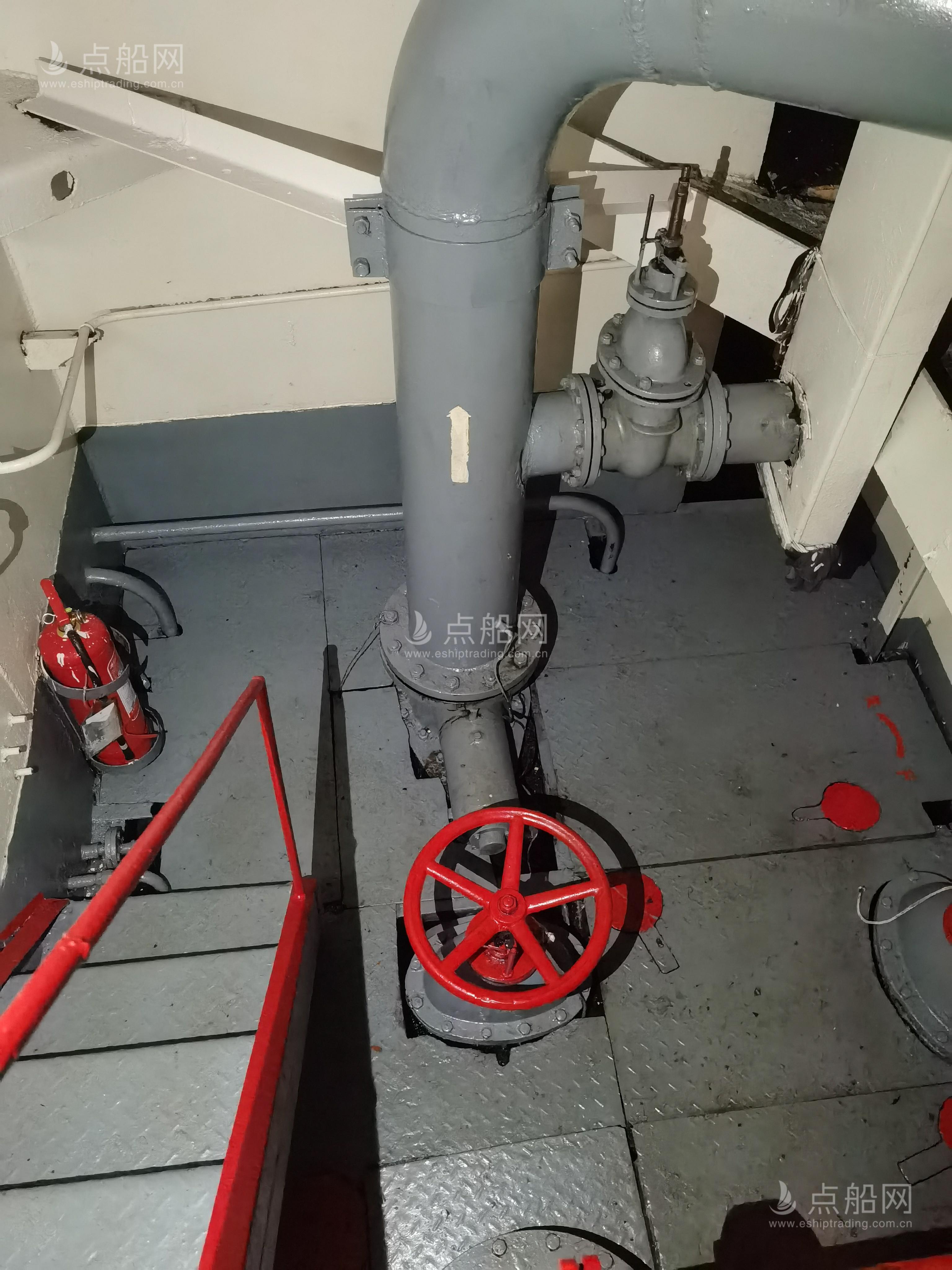 出售2440吨成品油船