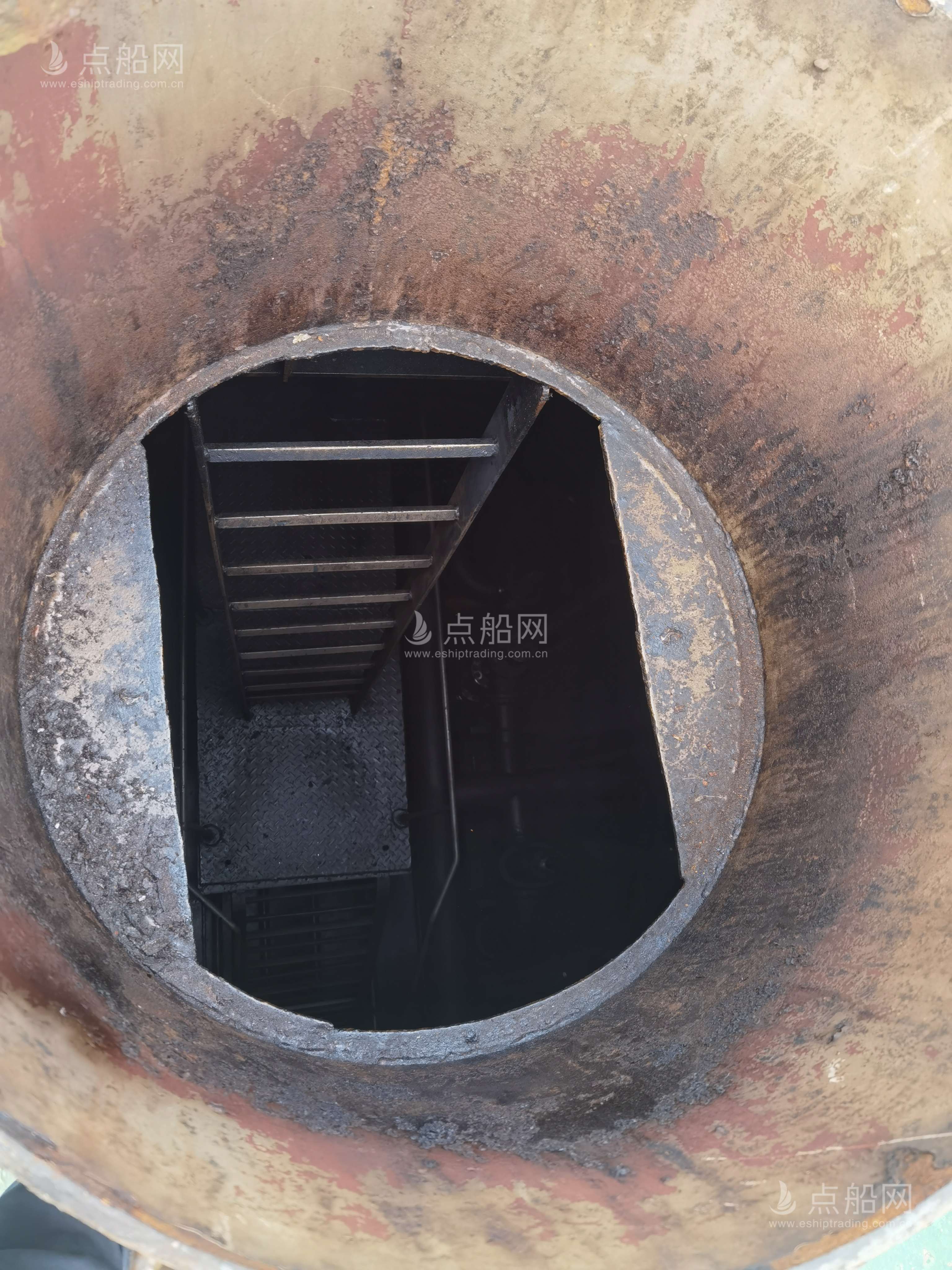 出售2440吨成品油船