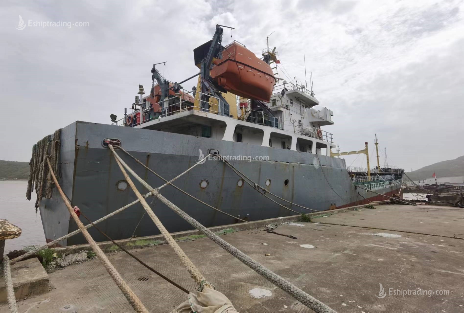 2440 T Product Oil Tanker For Sale