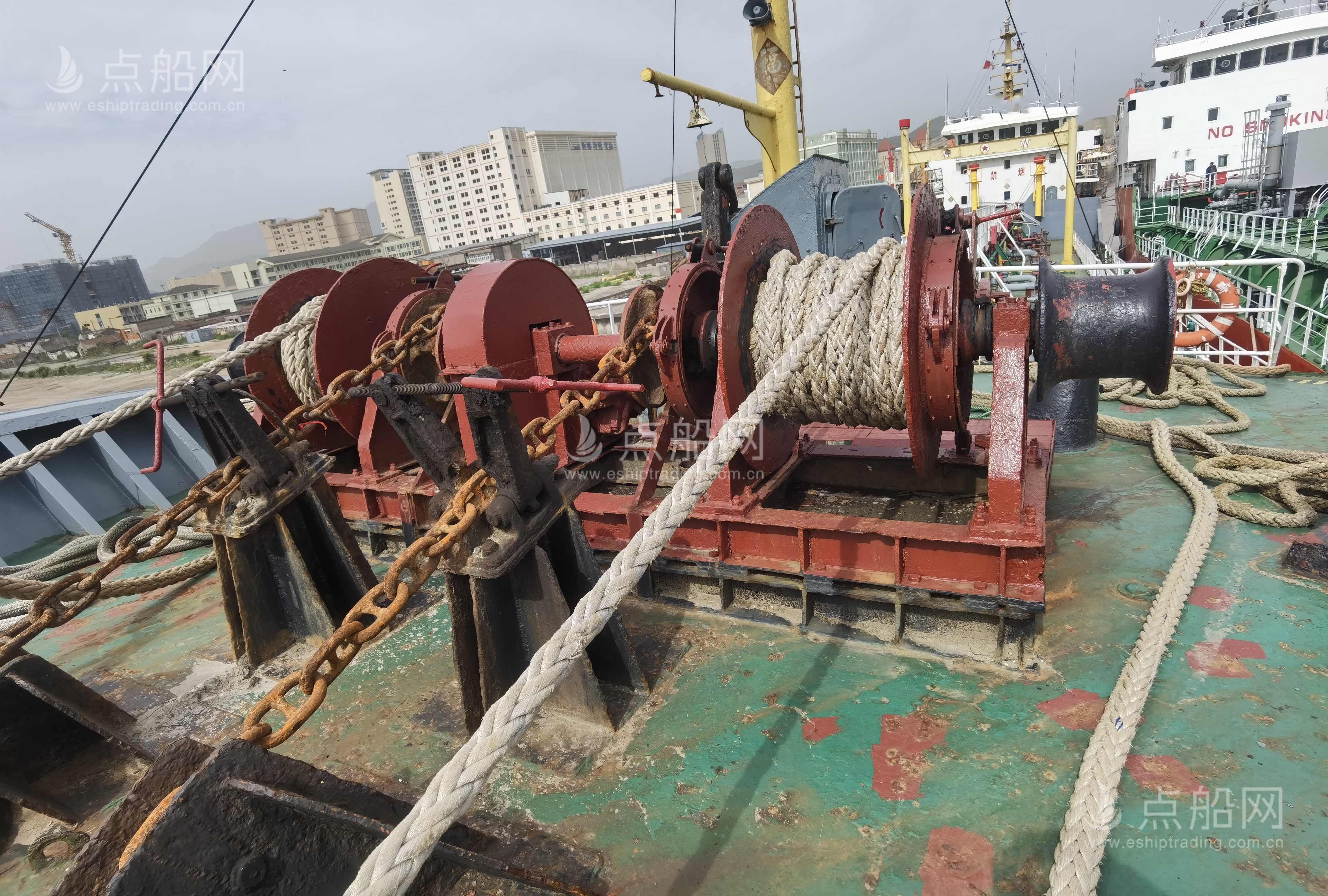 出售2440吨成品油船