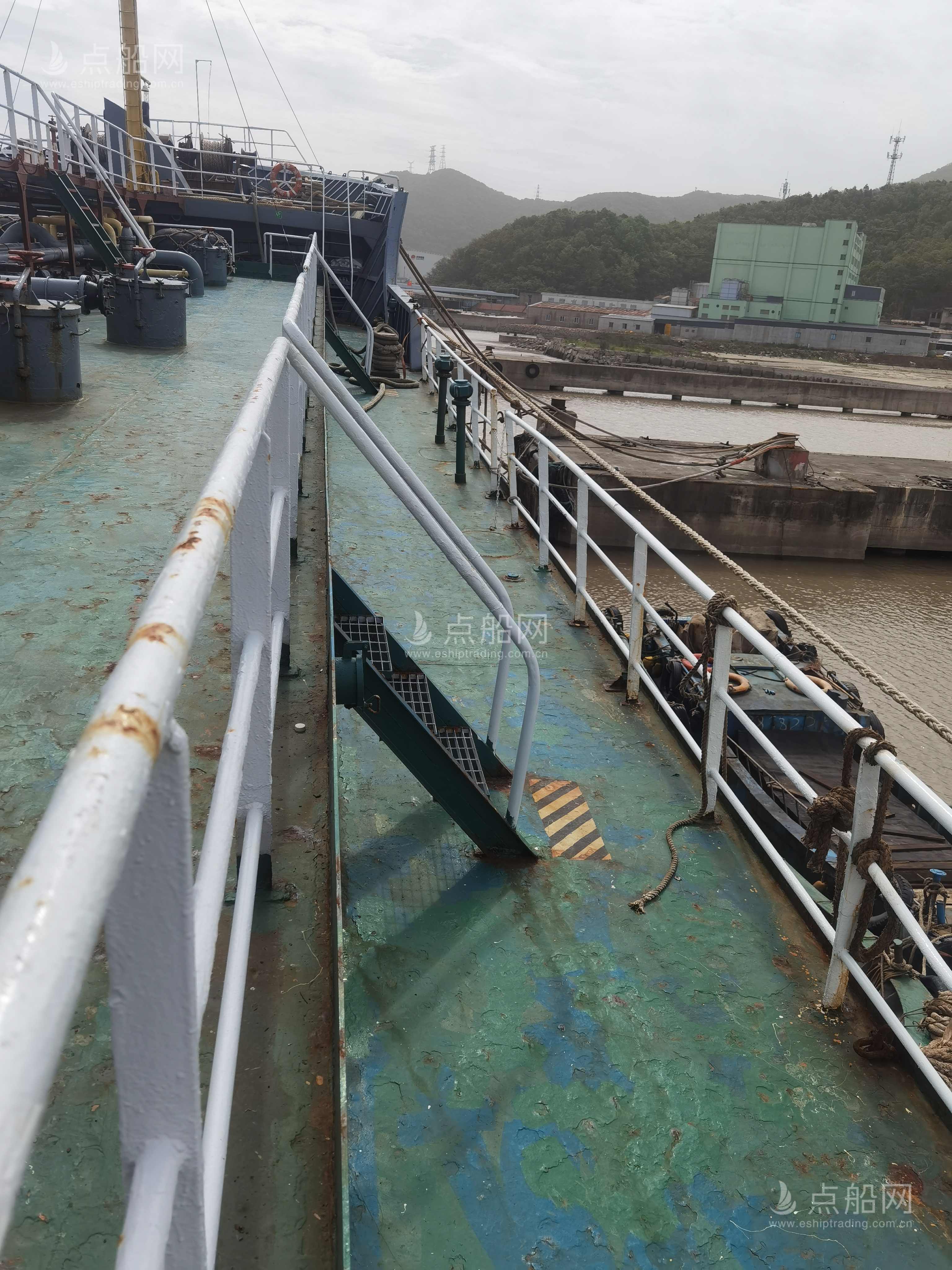 出售2440吨成品油船