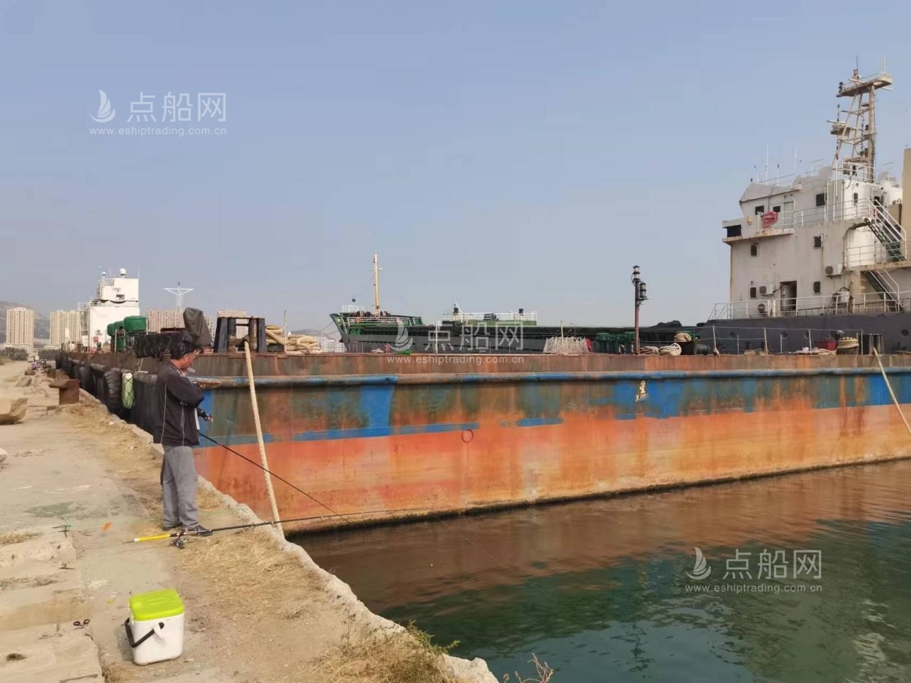 出售330尺无动力驳船
