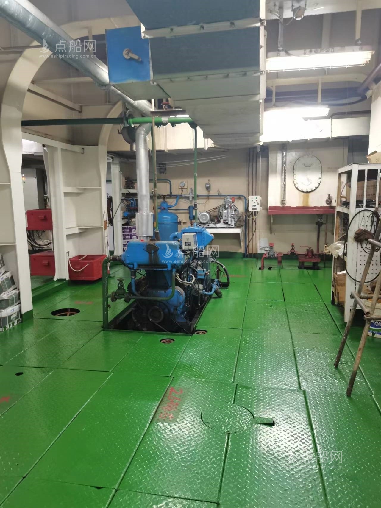 出售330尺无动力驳船