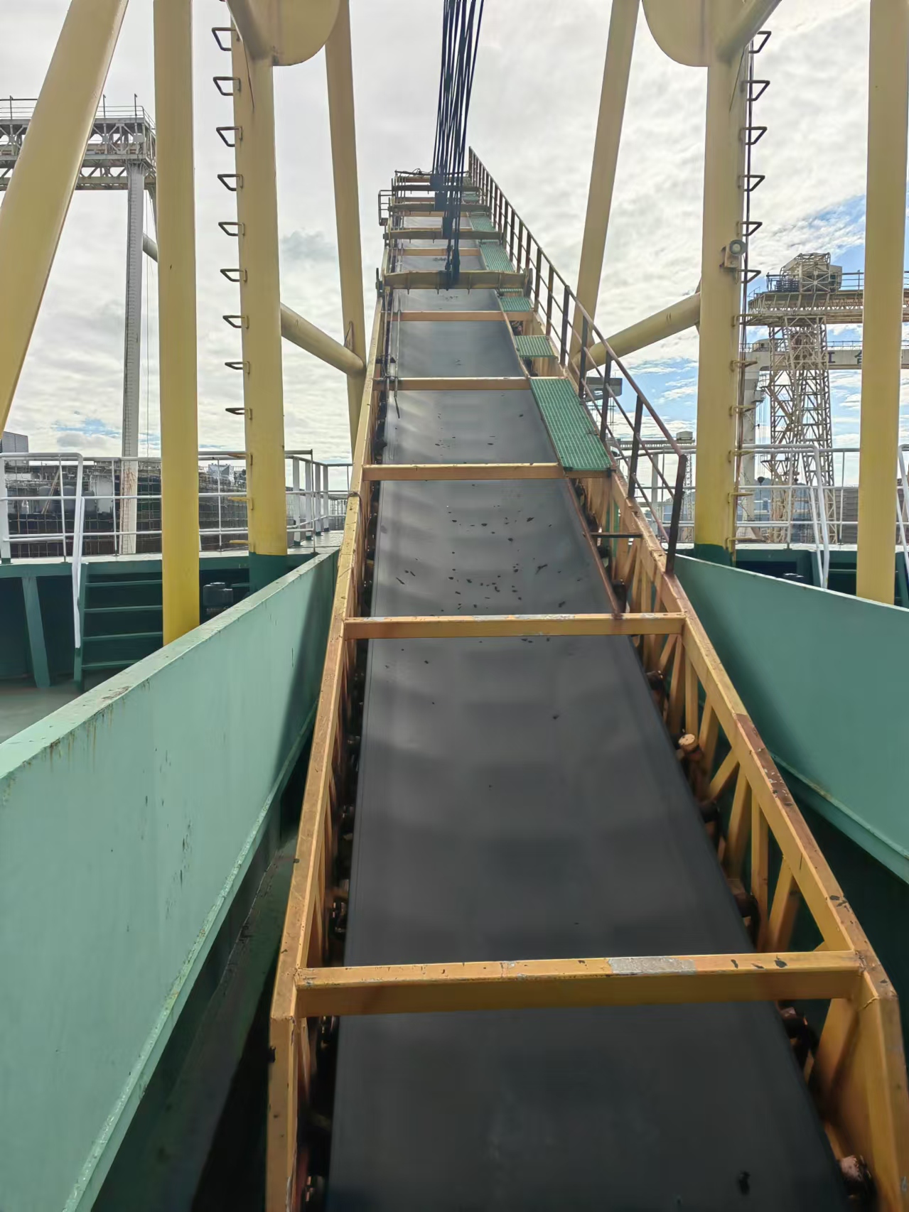 出售10600吨自吸自卸砂船