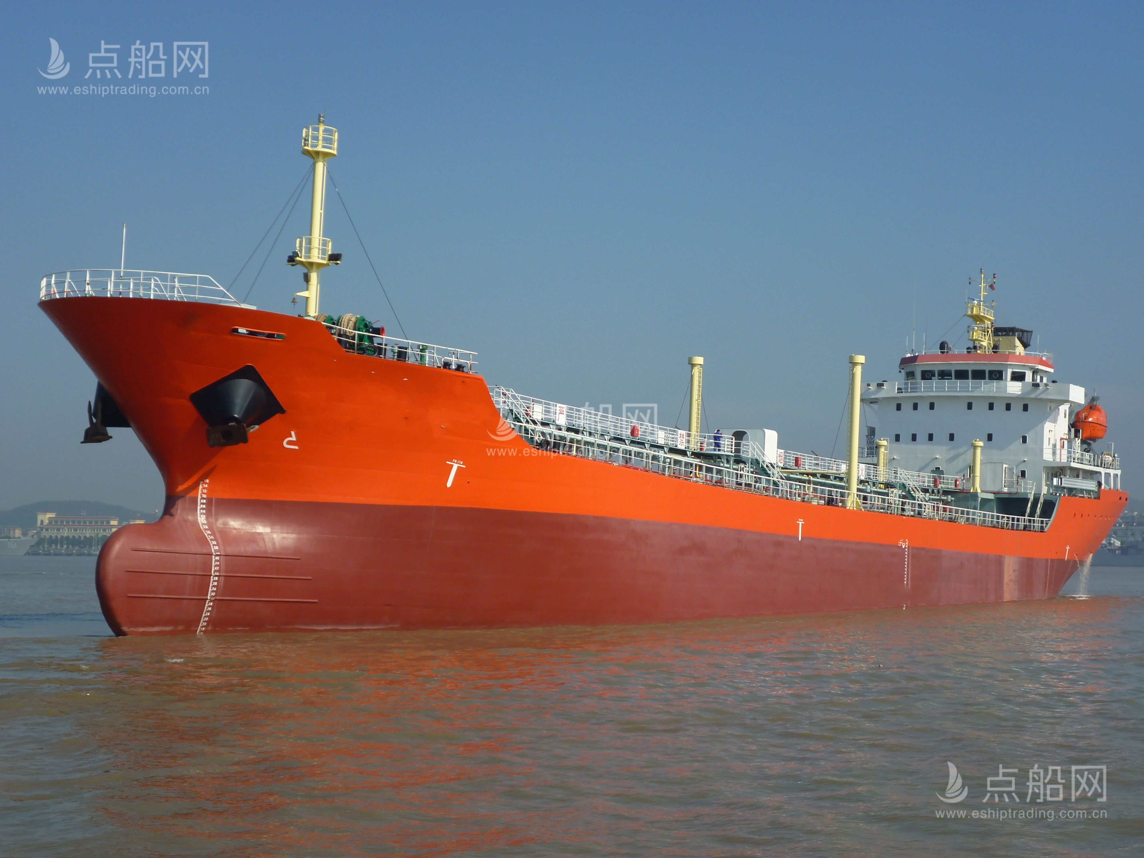 出售9066吨成品油船