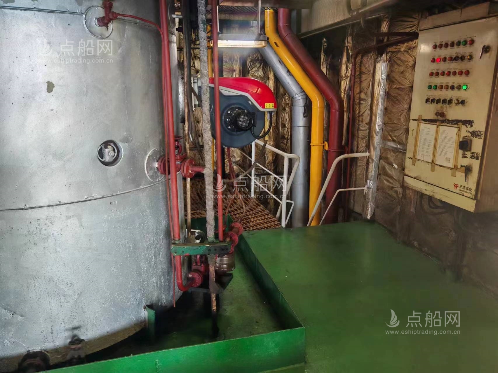 出售720箱集装箱船