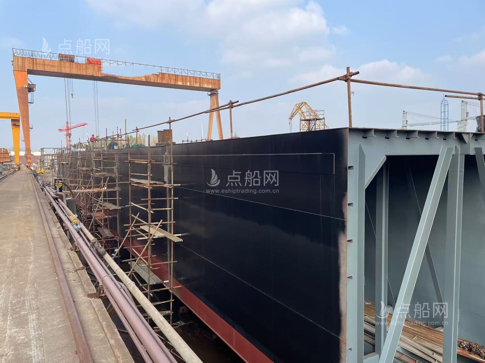 出售310尺无动力驳船
