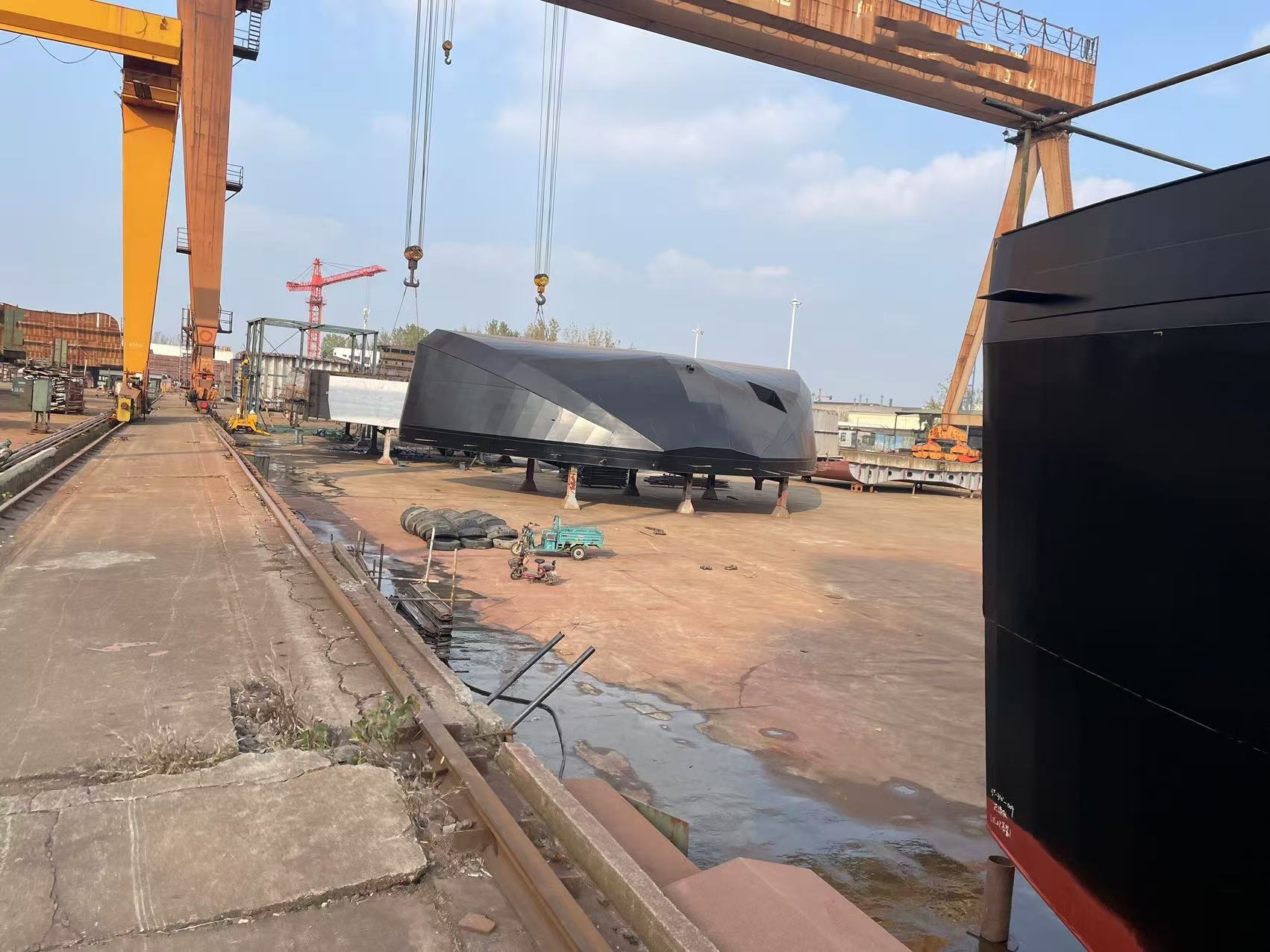 出售310尺无动力驳船