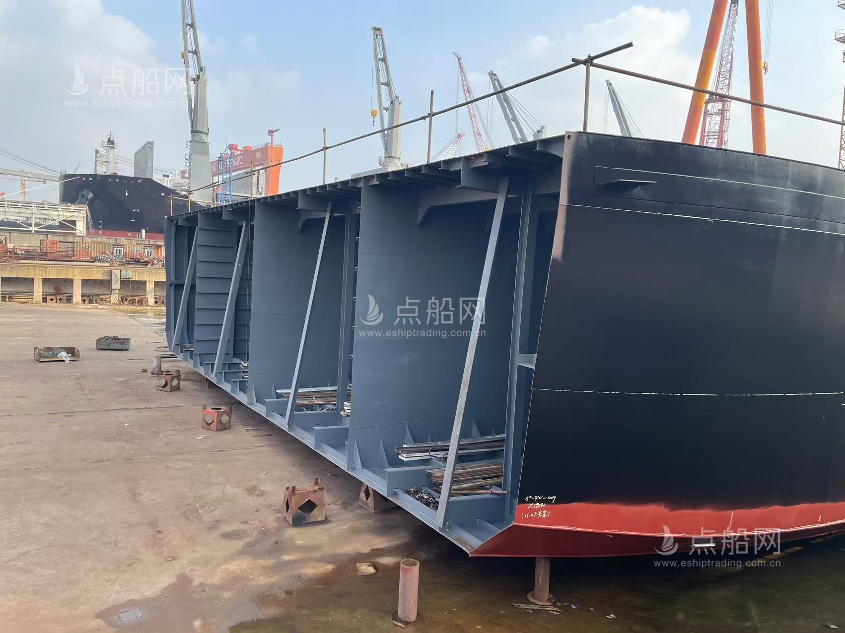 出售310尺无动力驳船