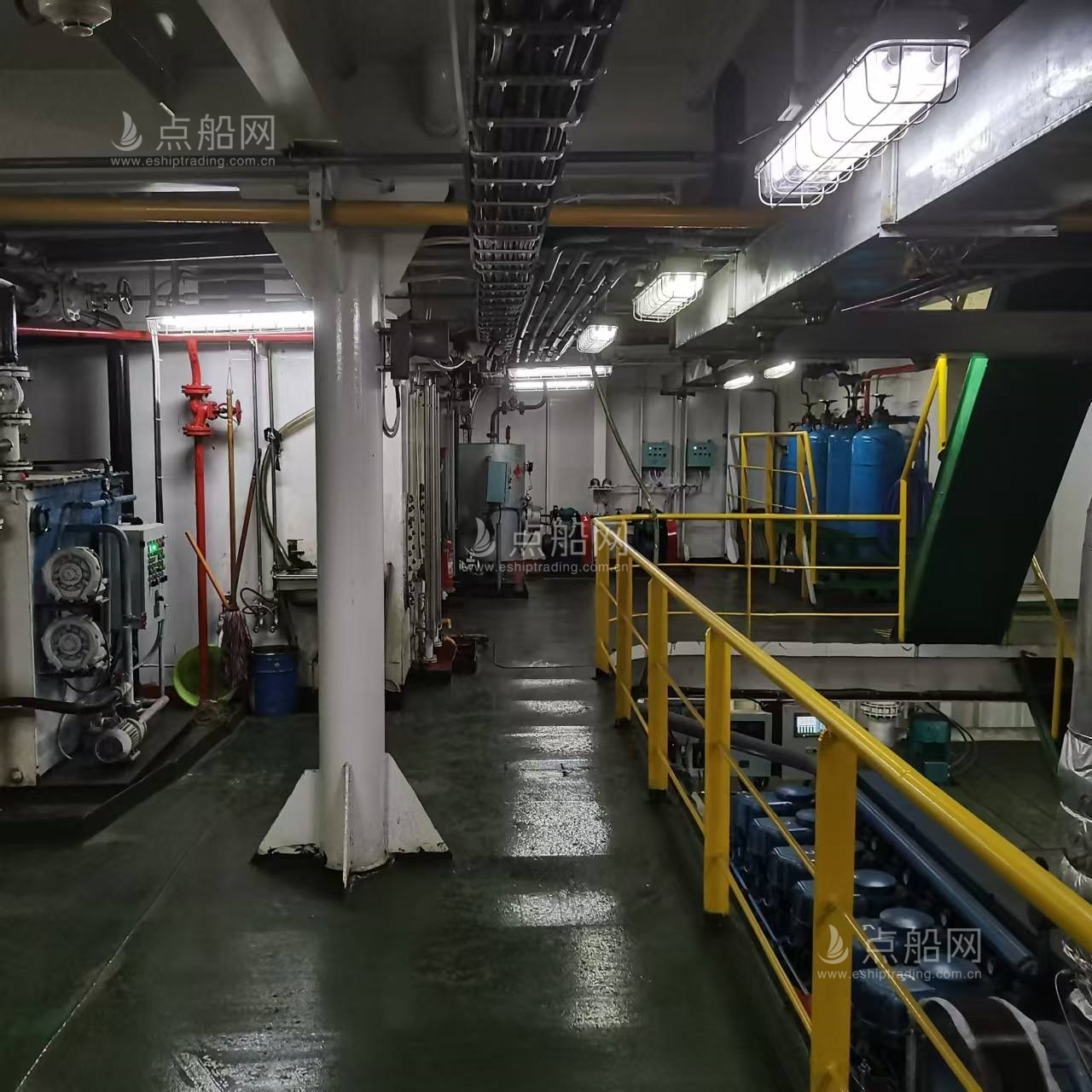 出售8702吨散货船