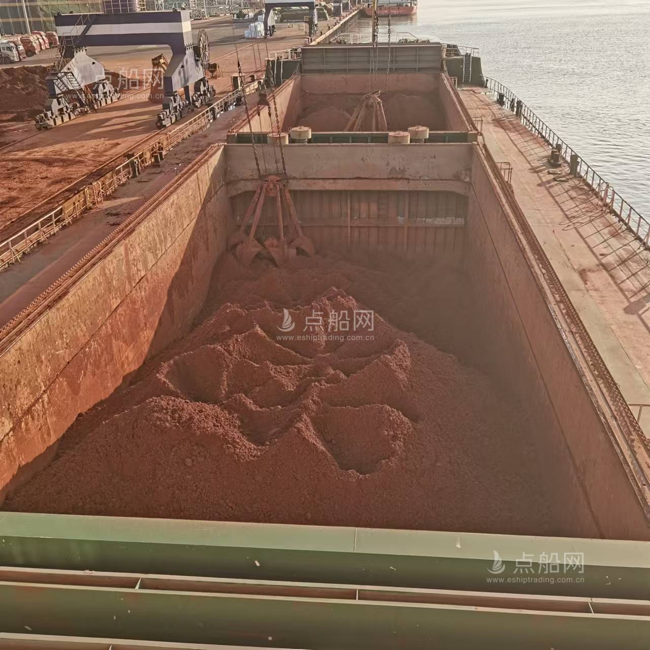 出售8702吨散货船