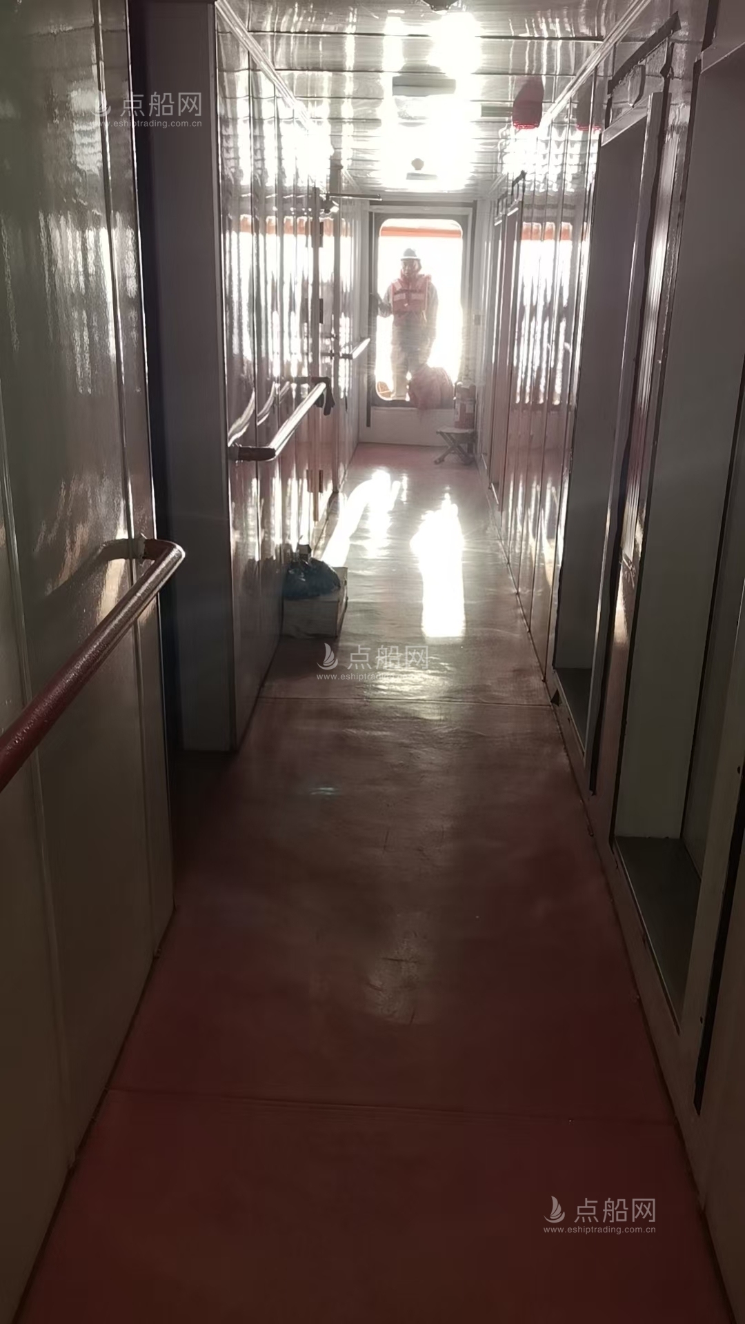出售9735吨散货船
