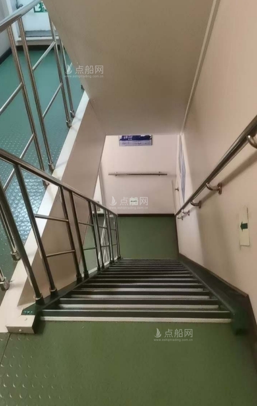 出售1577箱集装箱船