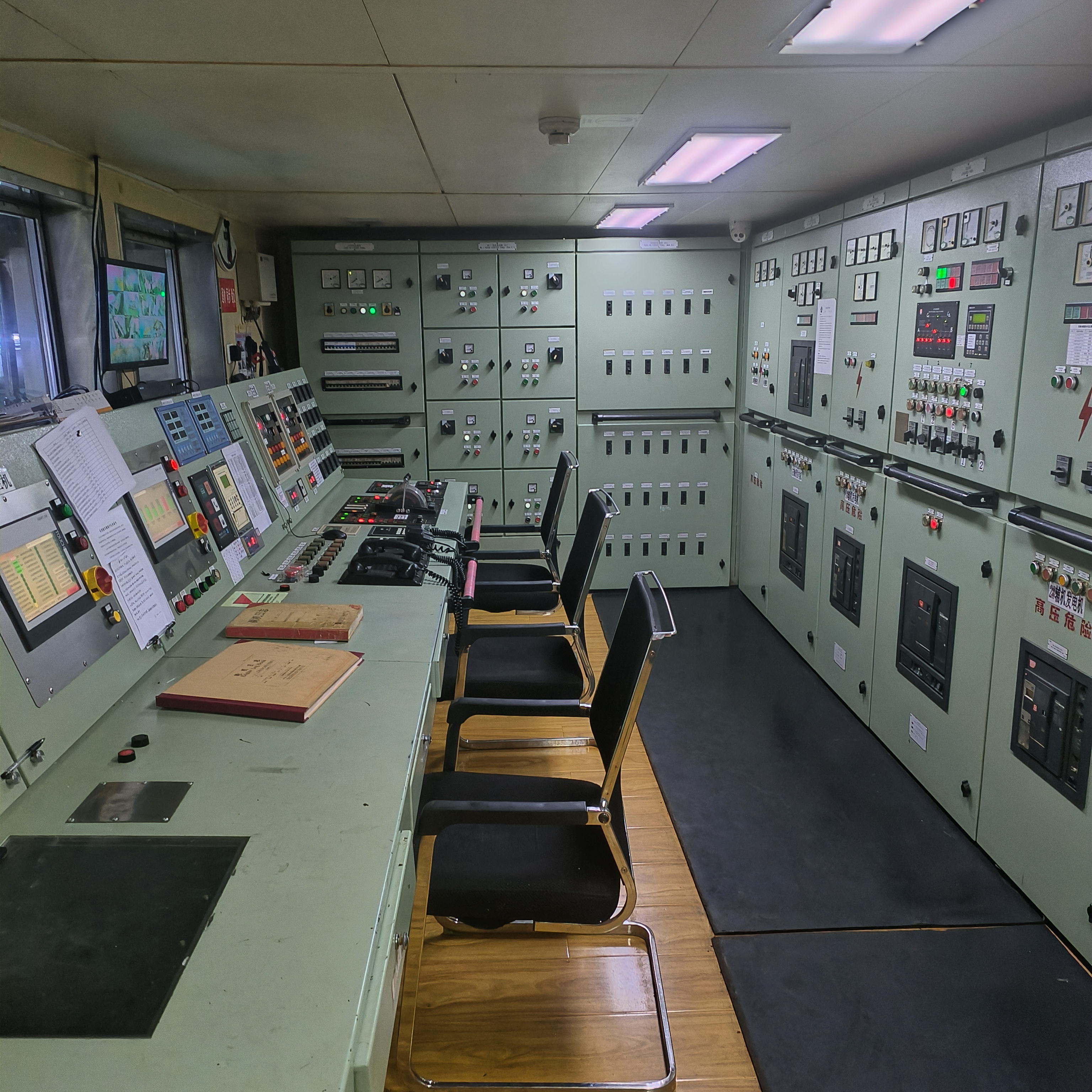 出售6000 马力平台供应船